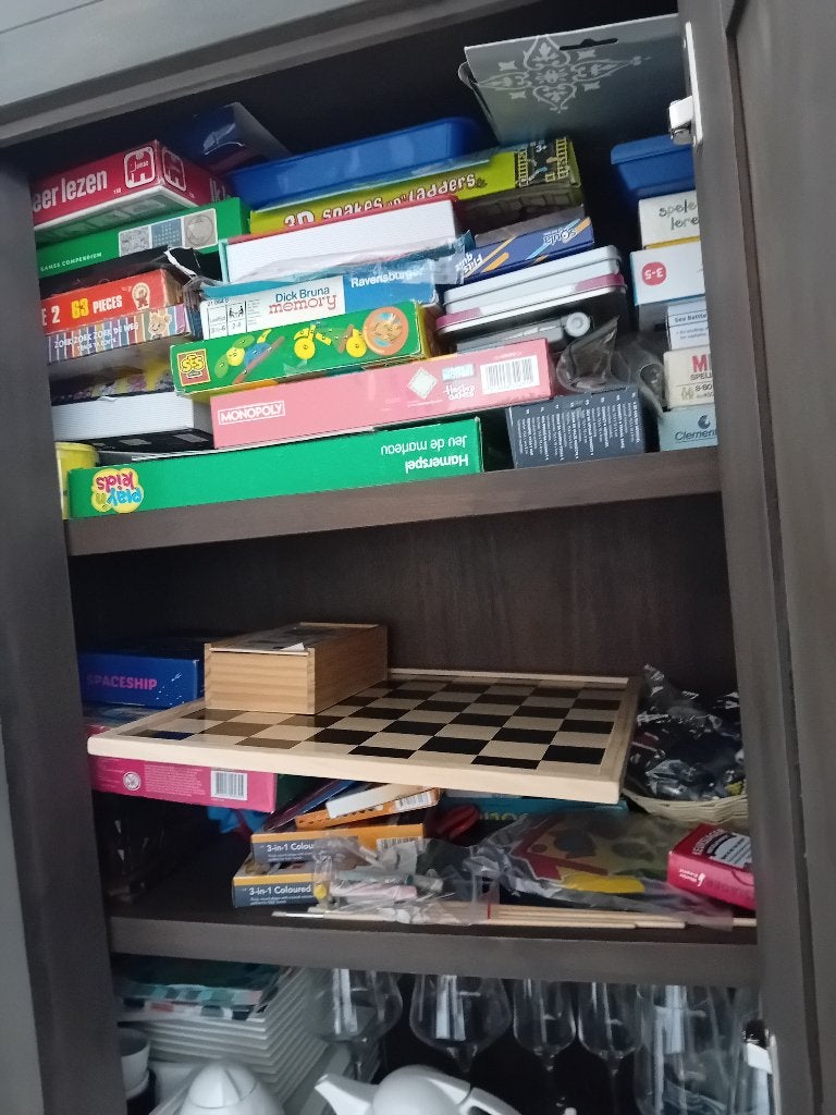Voor 15 euro 2 hardhouten kasten te koop, Ophalen, Gebruikt