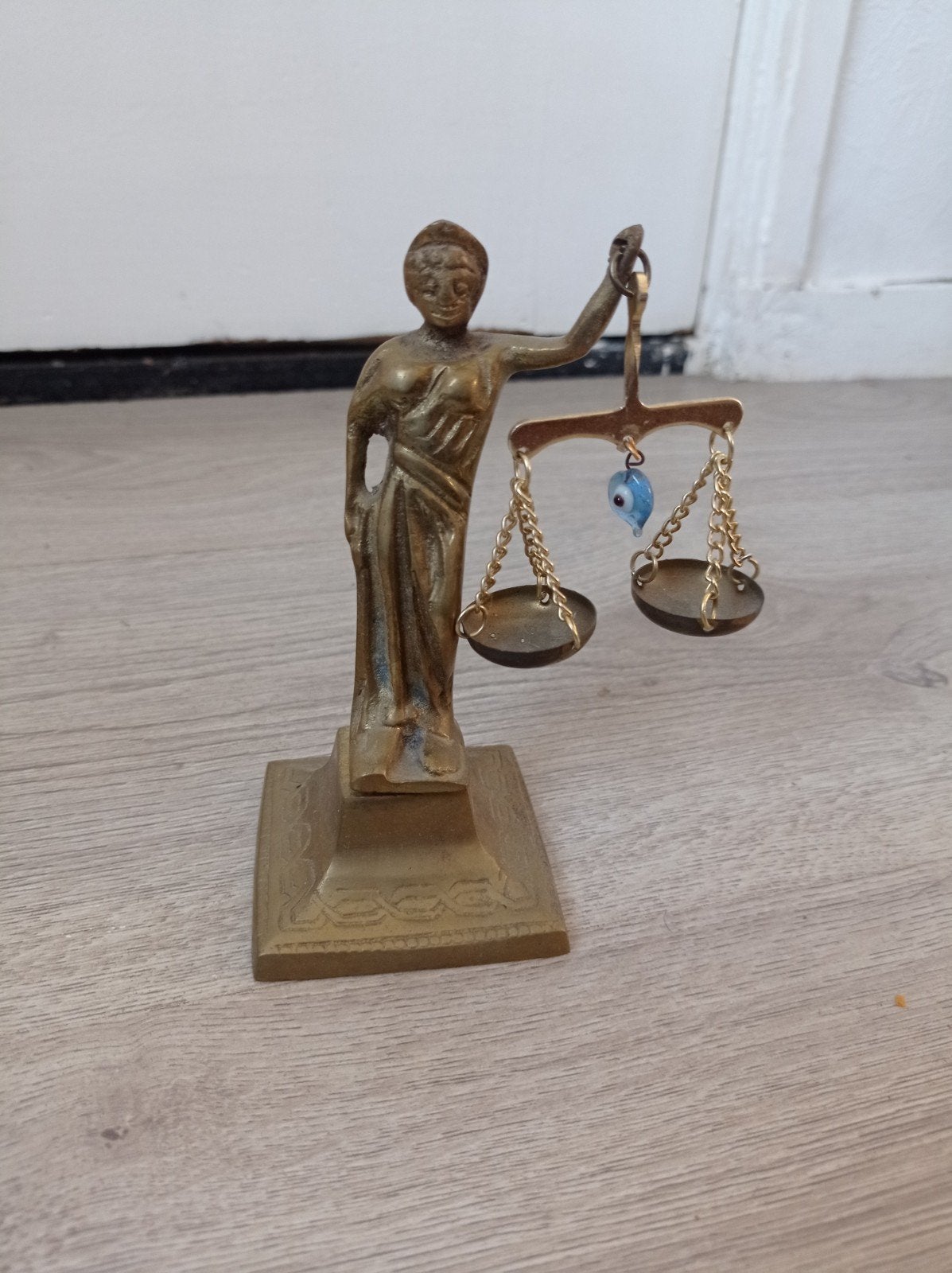 antieke messing beeldje toont Vrouwe Justitia, de klassi, Ophalen of Verzenden