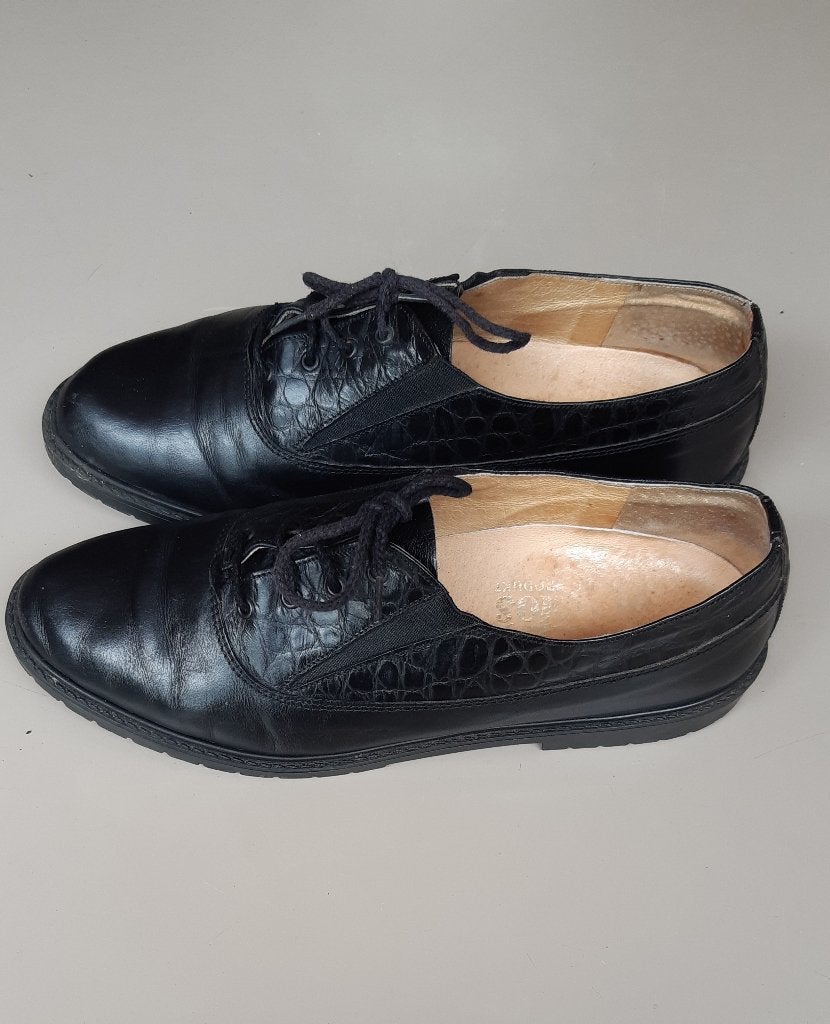 Zwarte dames veterschoenen echt leer, Kleding | Dames, Schoenen met lage hakken, Zwart, Ophalen of Verzenden, Zo goed als nieuw