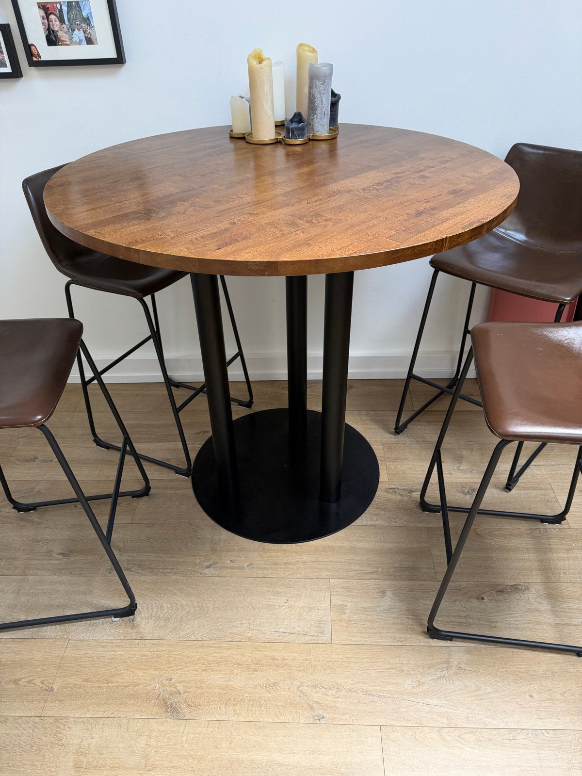 Ronde bartafel (120cm) met 4 cognac barkrukken - industrieel, Ophalen, Gebruikt, Met voetsteun, 90 cm of meer