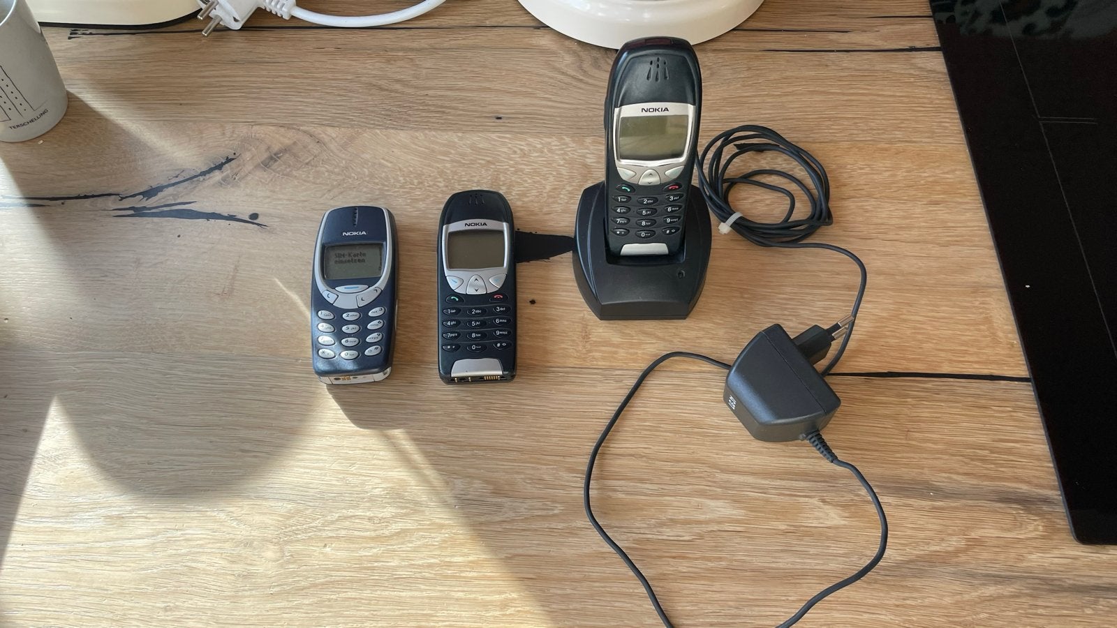 Nokia 6210 (2x) en Nokia 3310 met lader en laadstation, Gebruikt, Geen camera, Fysiek toetsenbord, Ophalen of Verzenden