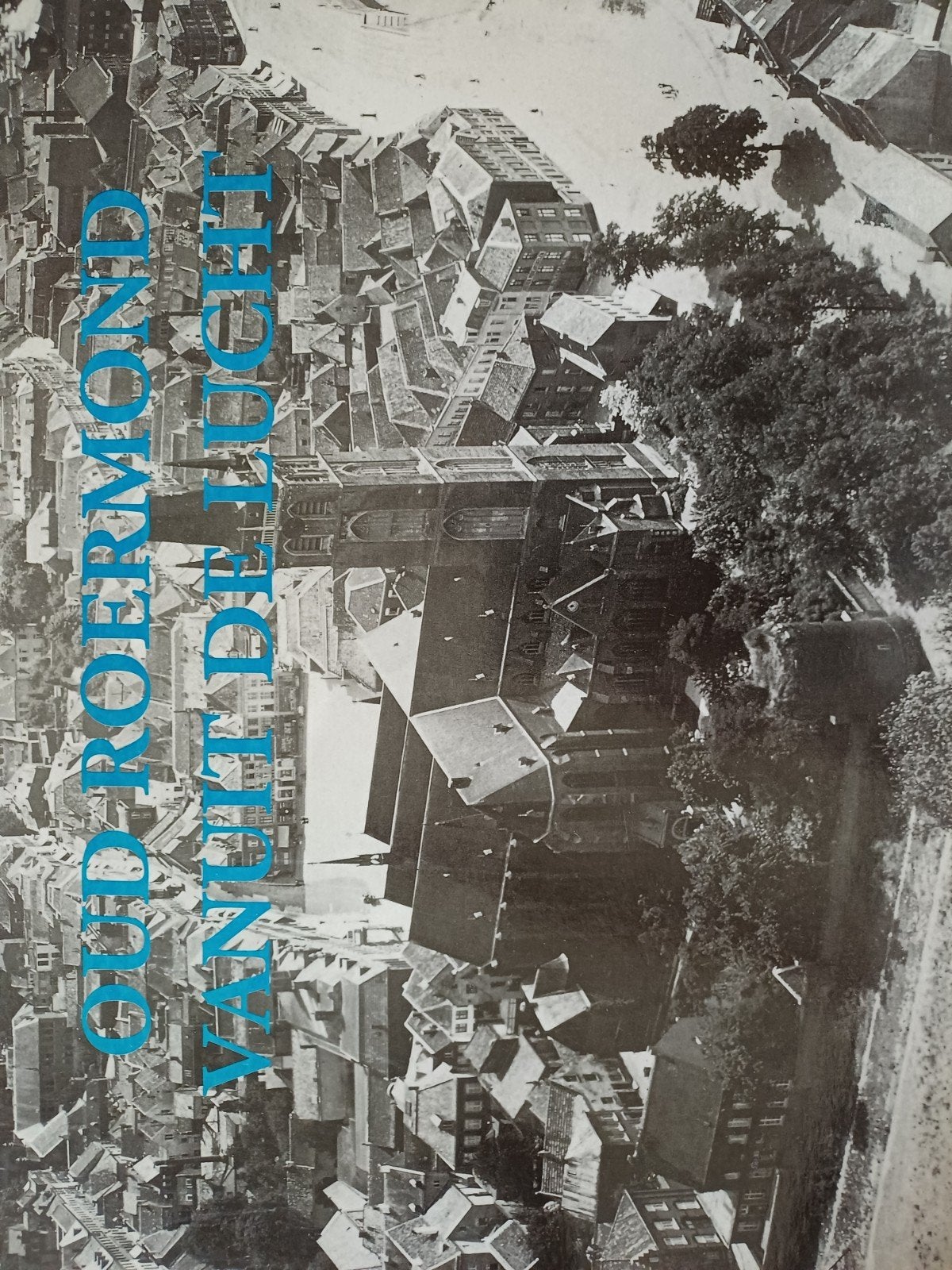 Oud Roermond vanuit de lucht, Ophalen of Verzenden, Gelezen, Architectuur algemeen