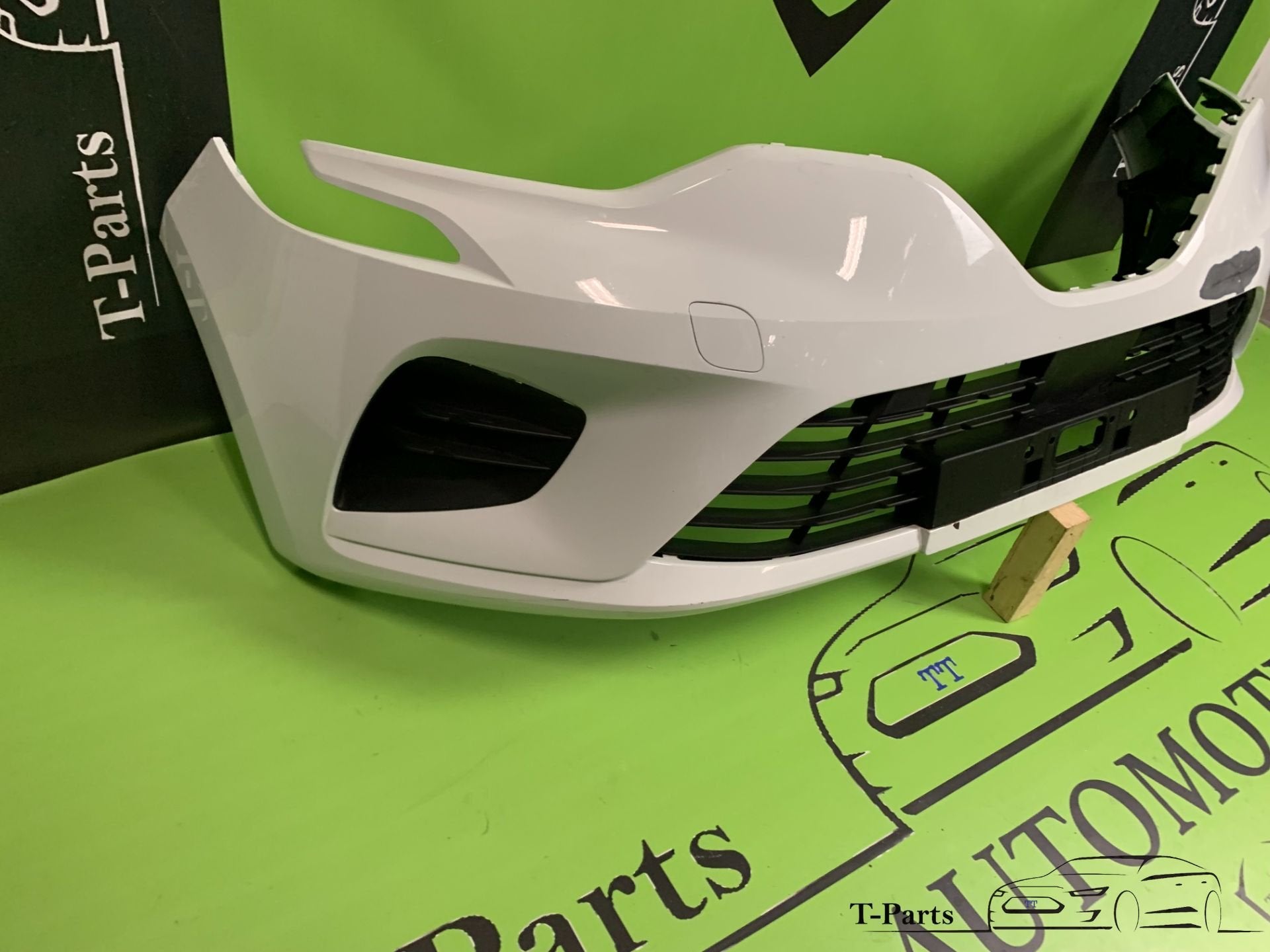 renault clio 5 voorbumper bumper 19+, Auto-onderdelen, Info@fabrikant.eu, Renault, Ophalen of Verzenden, Bumper