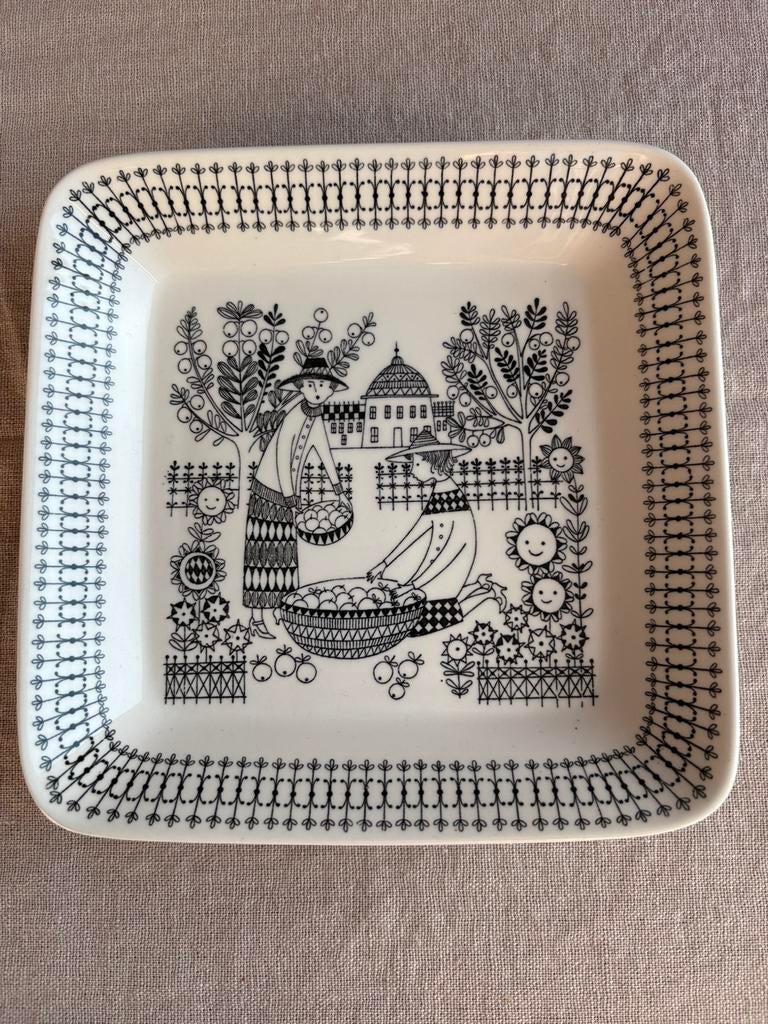 Collectors Item: Vintage schaal Arabia Finland Emilia, Ophalen of Verzenden, Overige stijlen, Porselein, Schaal of Schalen