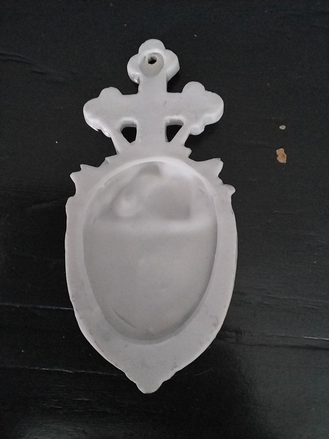 Antiek wijwaterbakje met kruis, hart en anker, Antiek en Kunst, Ophalen of Verzenden