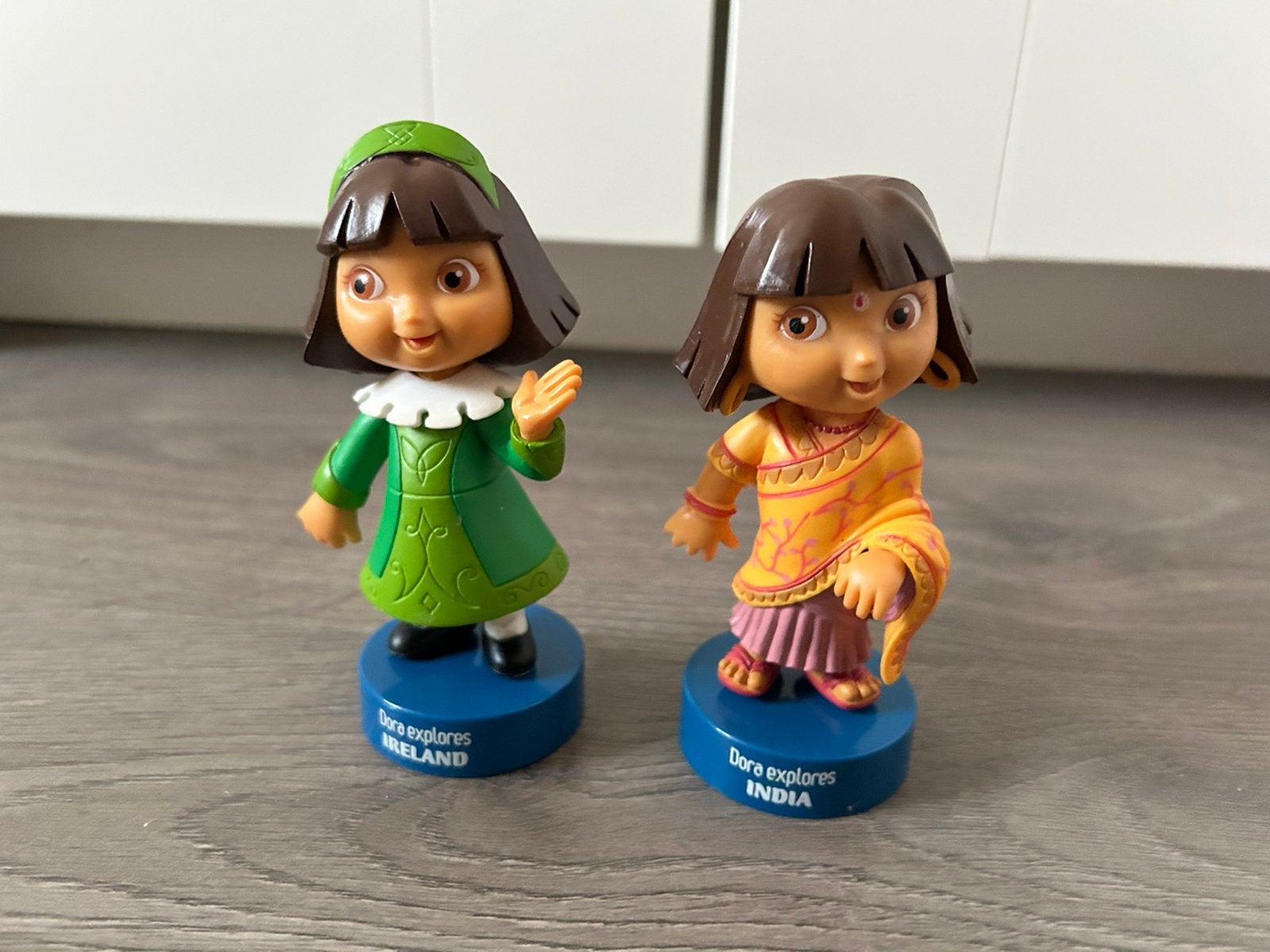 2 popjes uit ander land india en ierland, Verzamelen, Ophalen of Verzenden, Zo goed als nieuw