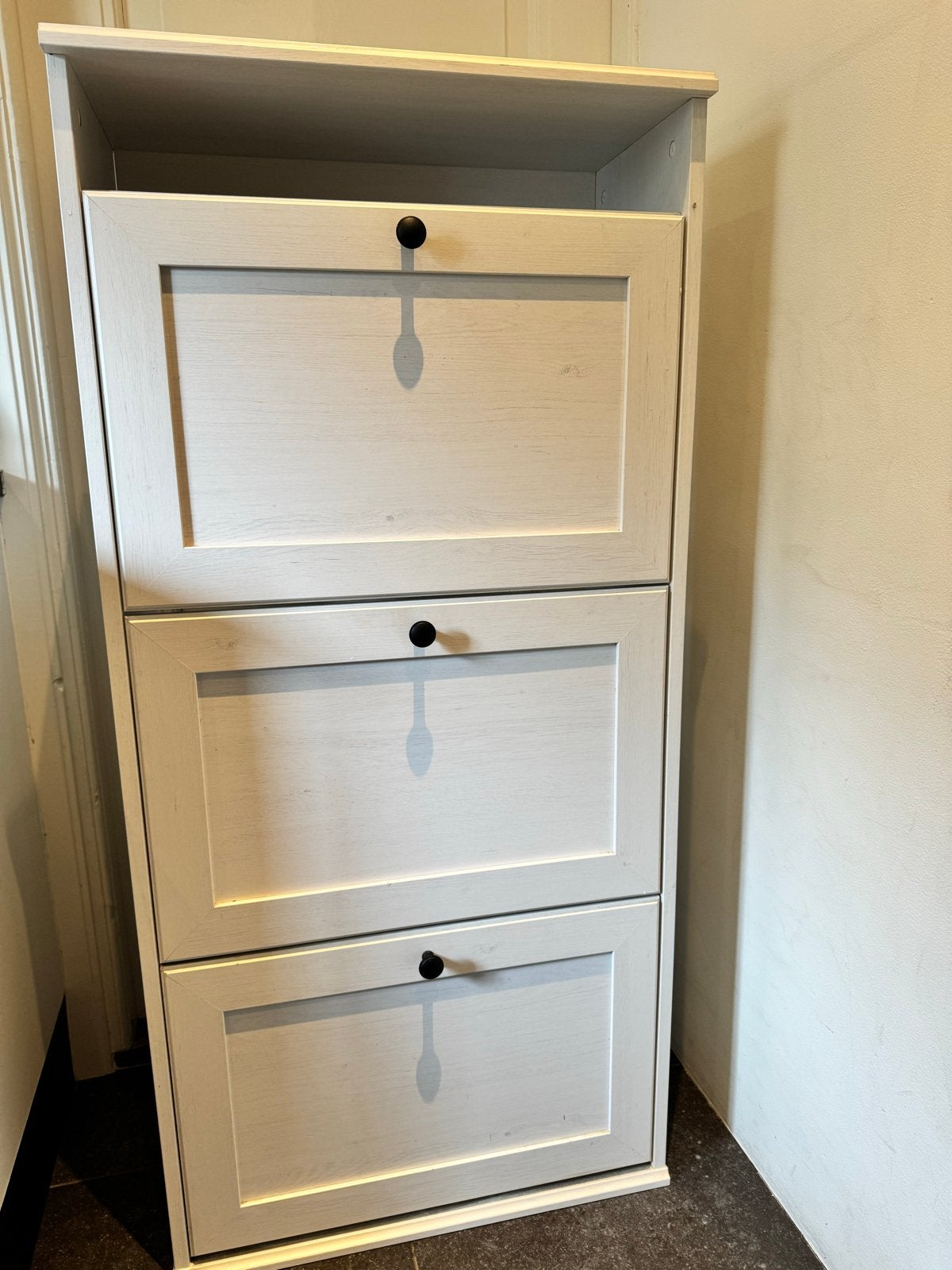 Witte schoenenkast met 3 vakken IKEA Brusali, Ophalen, Zo goed als nieuw