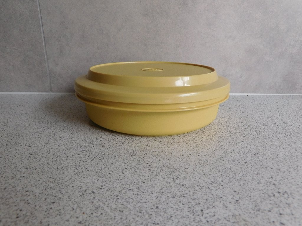 Tupperware Oriental Bowl Geel - 20 cm, Gebruikt, Geel, Ophalen of Verzenden, Met deksel