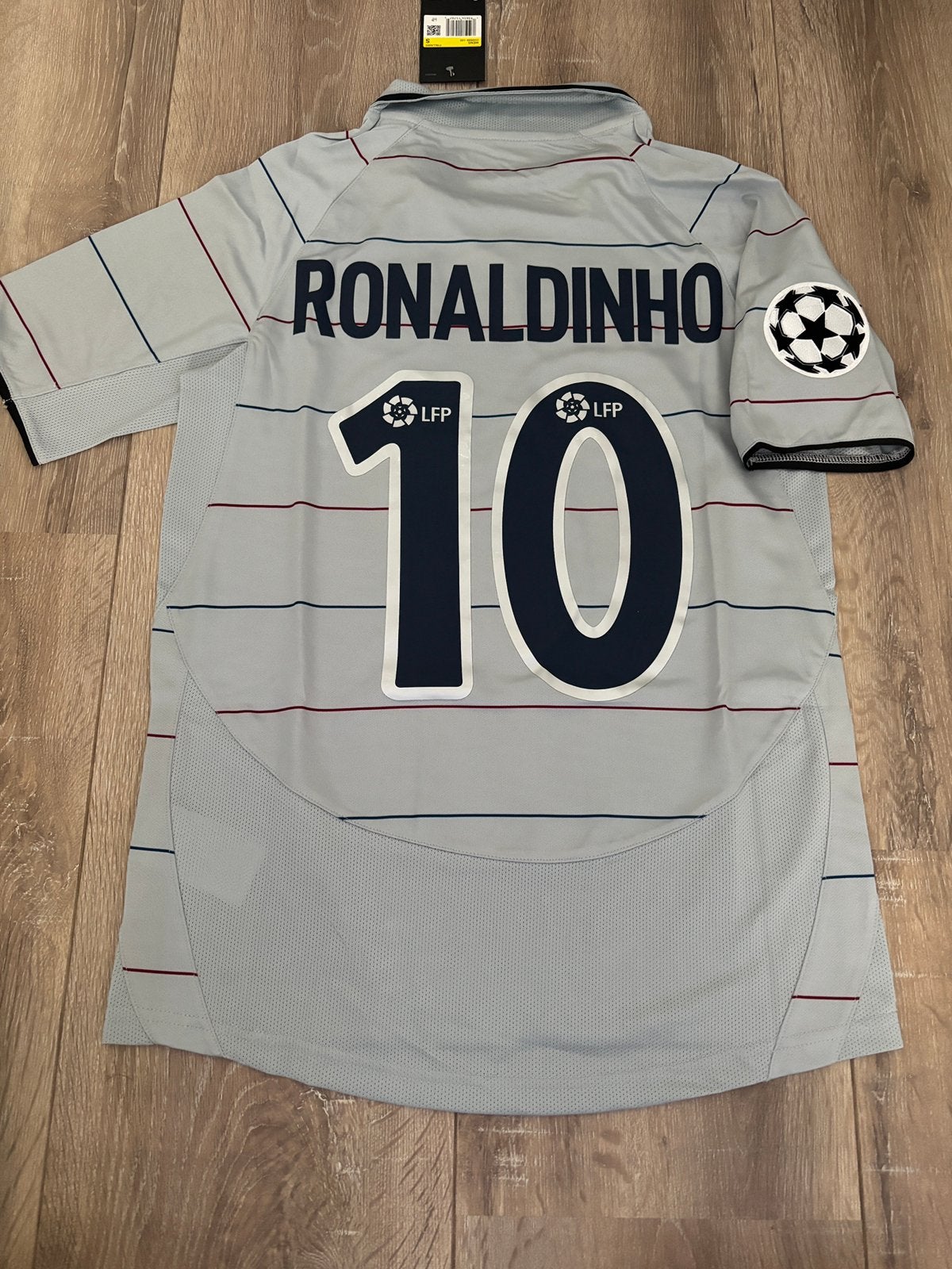 Ronaldinho #10 Barcelona shirt maat S, Sport en Fitness, Voetbal, Maat S, Ophalen of Verzenden, Nieuw, Shirt