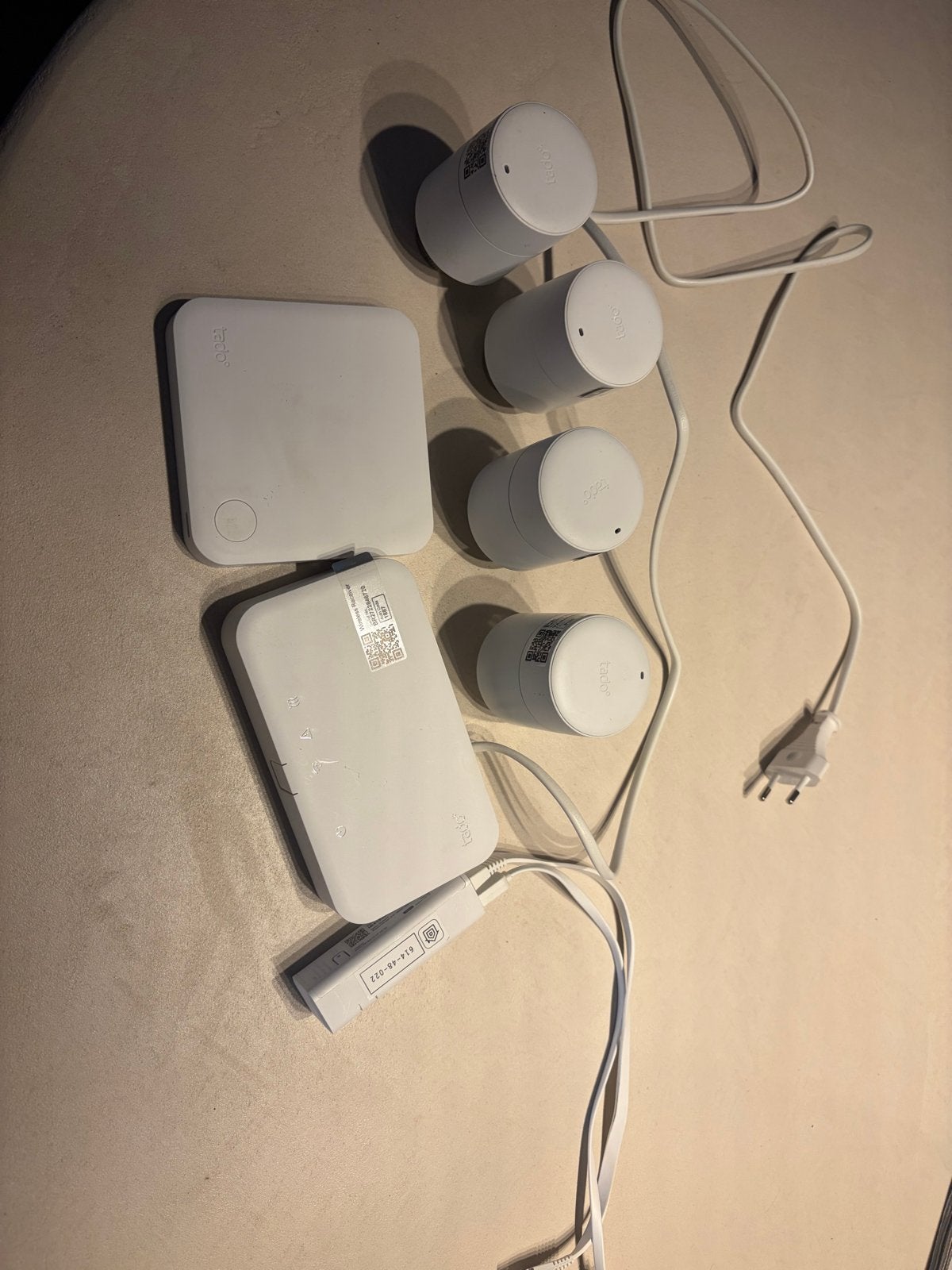 Tado Slimme Thermostaat V3+ met 4 Radiatorknoppen, Ophalen of Verzenden, Zo goed als nieuw