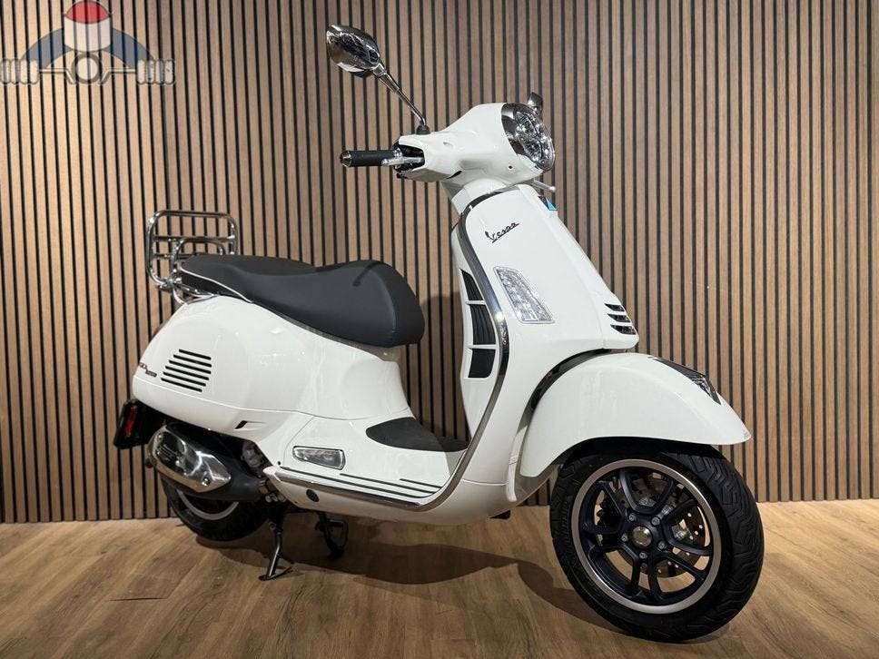 Vespa GTS 300 Bianco 2km bj. 4-2024, Motoren, Scooter, 300 cc, Bedrijf, Onbekend