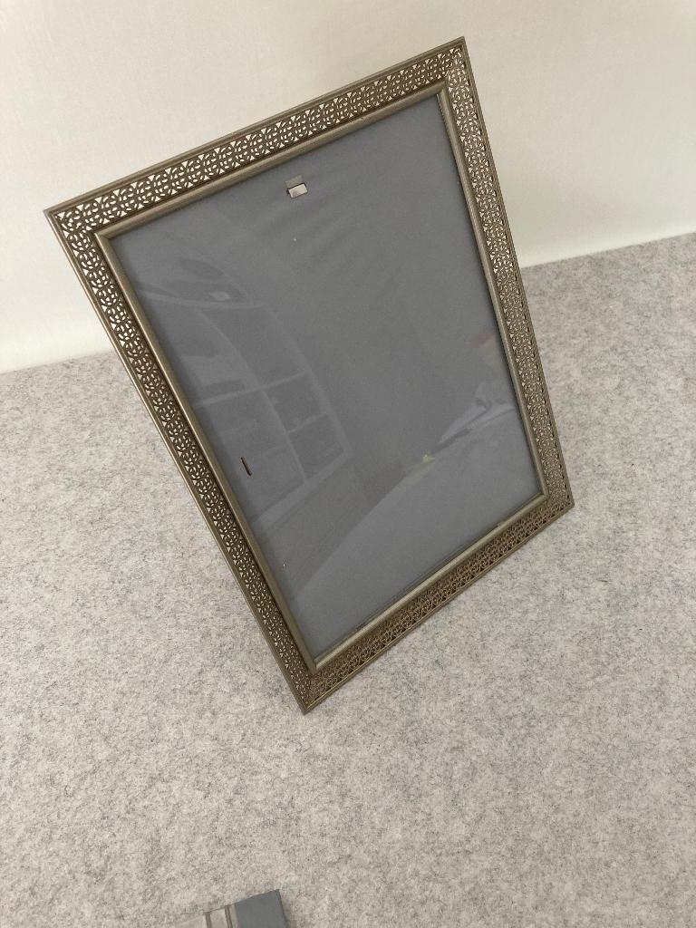 oud fotolijstje met opengewerkte rand, Antiek en Kunst, Antiek | Woonaccessoires, Verzenden