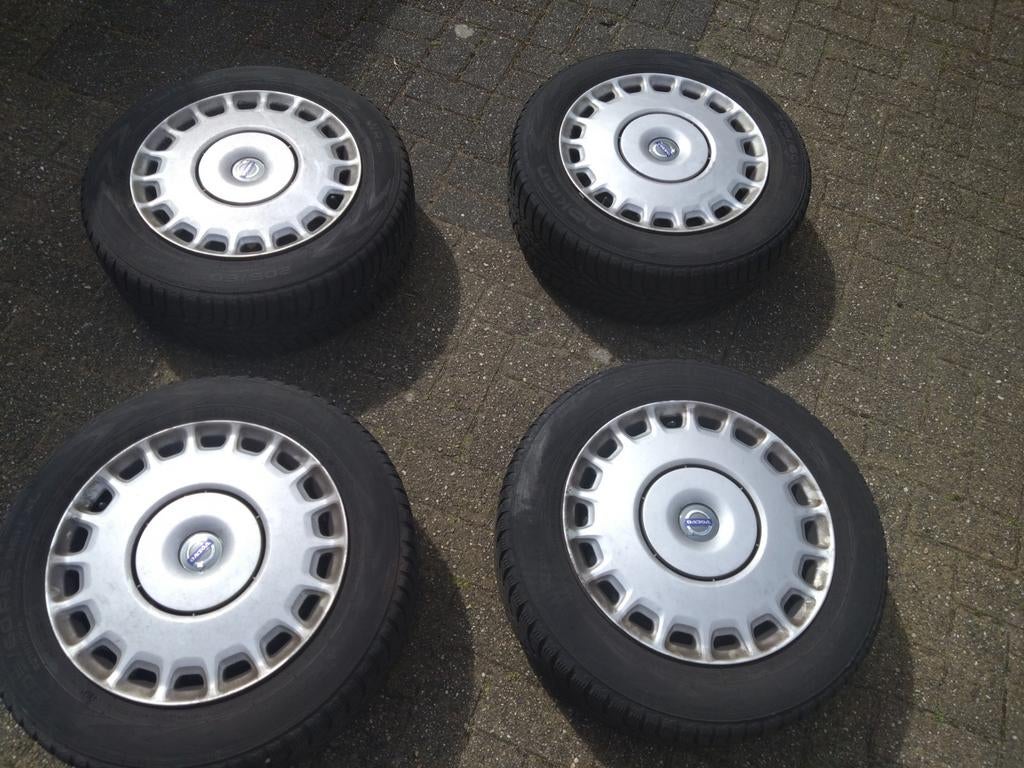 Nokian banden met Velgen 205/60 R16 96H XL (Gebruikt), Ophalen, Gebruikt, 16 inch, Banden en Velgen