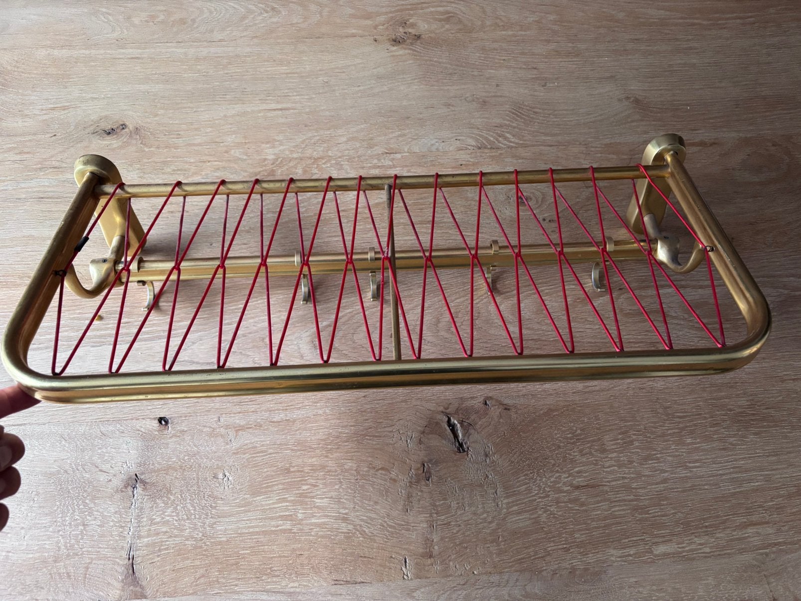 Vintage MCM Wandkapstok Goud / Messing met Rood string-Draad, Ophalen of Verzenden, Zo goed als nieuw, Wandkapstok, Minder dan 100 cm