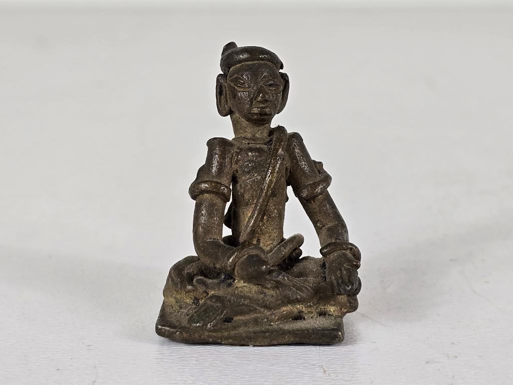 Beeld ascetische vrouw, brons, Majapahit Indonesië, 15e eeuw, Antiek en Kunst, Ophalen of Verzenden, Brons, Beeld