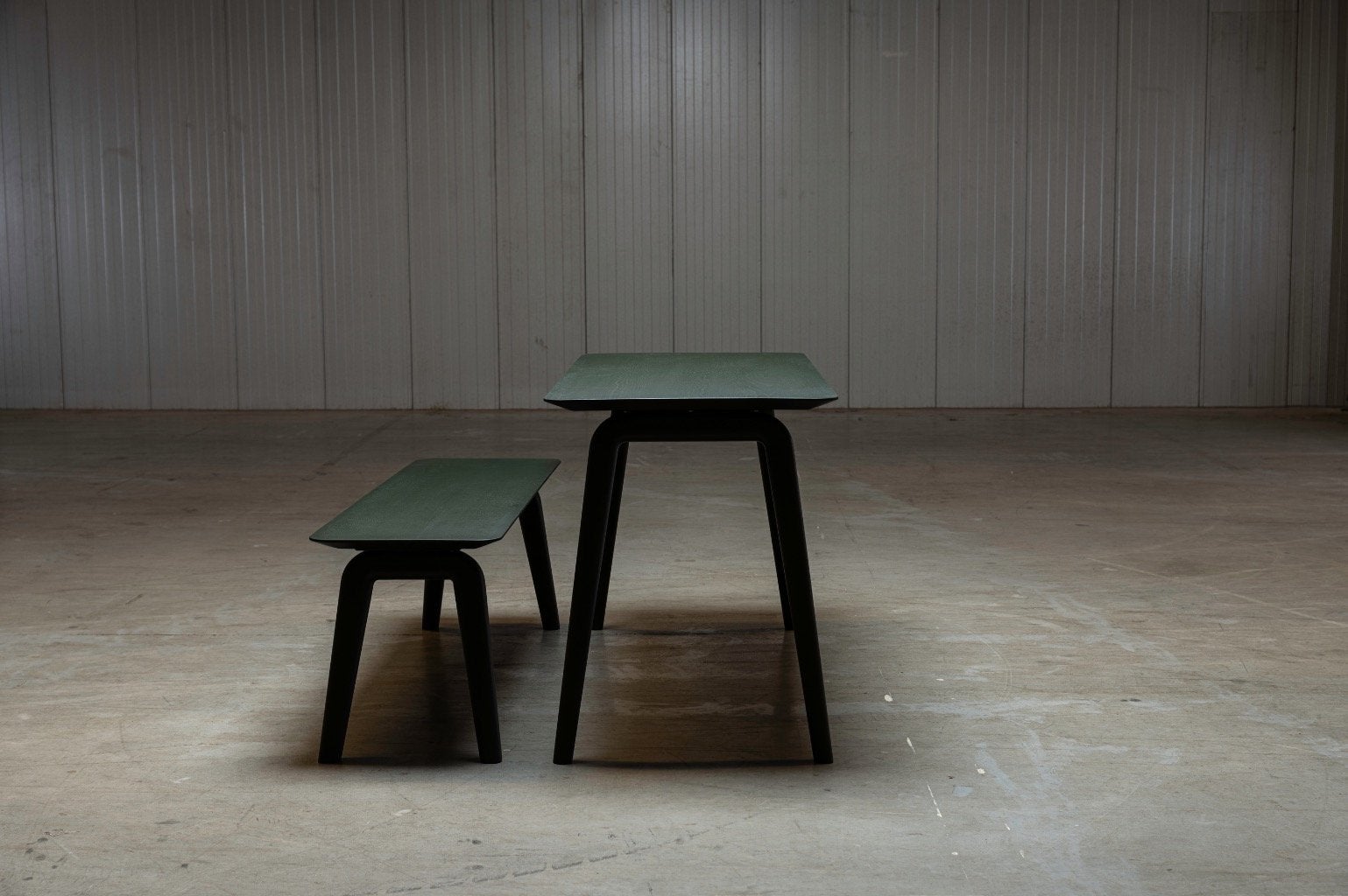 Pitcher Worker met bench Seuren tafels, Ophalen, Eikenhout, Tot twee personen, Zo goed als nieuw