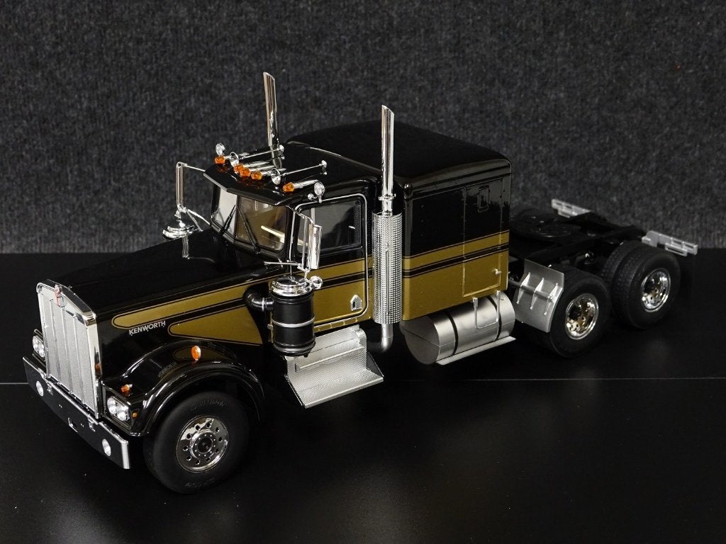 Road Kings 1:18 Kenworth W900 Smokey and the Bandit set, Hobby en Vrije tijd, Modelauto's | 1:18, Overige merken, Auto, Onbekend