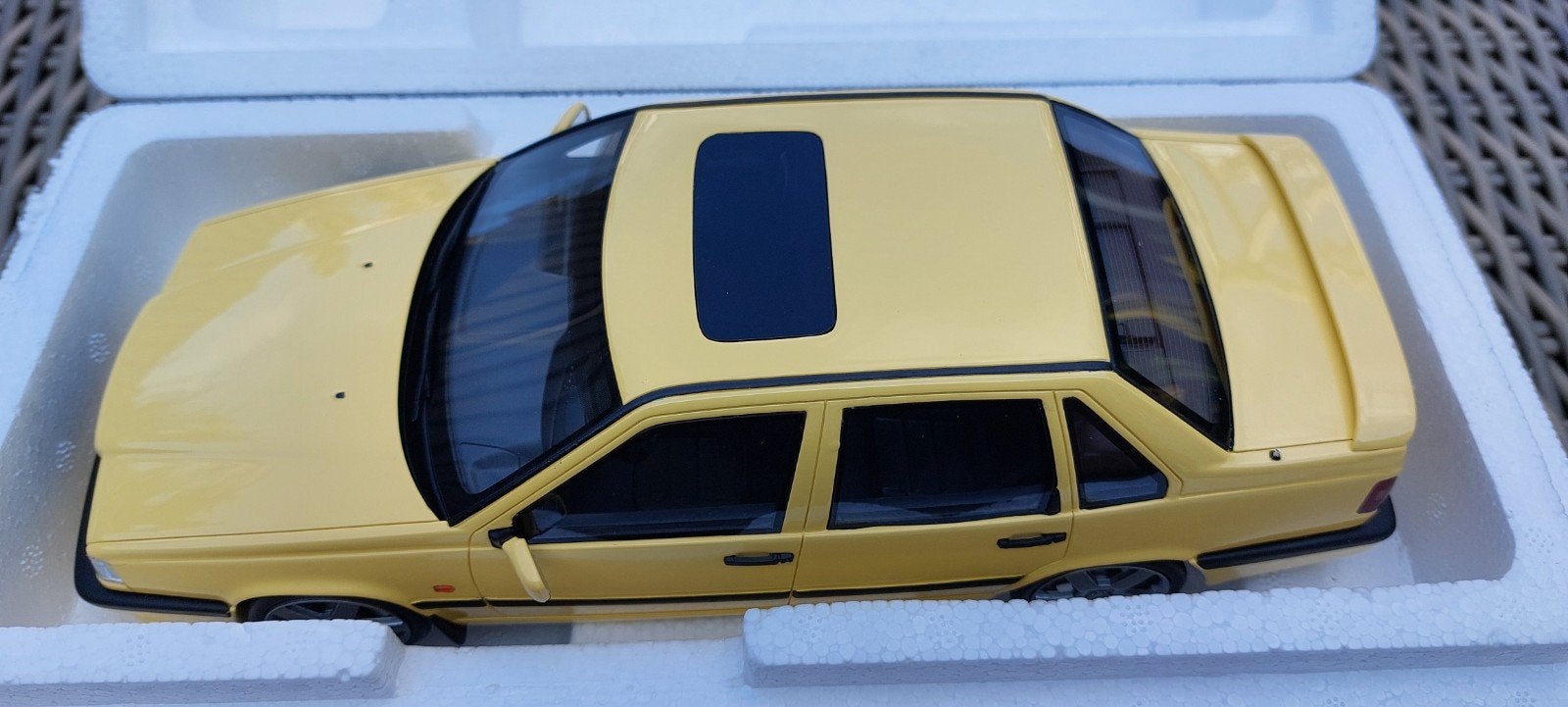 Ottomobile Volvo 850 T5-R  Sedan, Cream Yellow - Otto - 1:18, Ophalen of Verzenden, Nieuw, Auto, OttOMobile