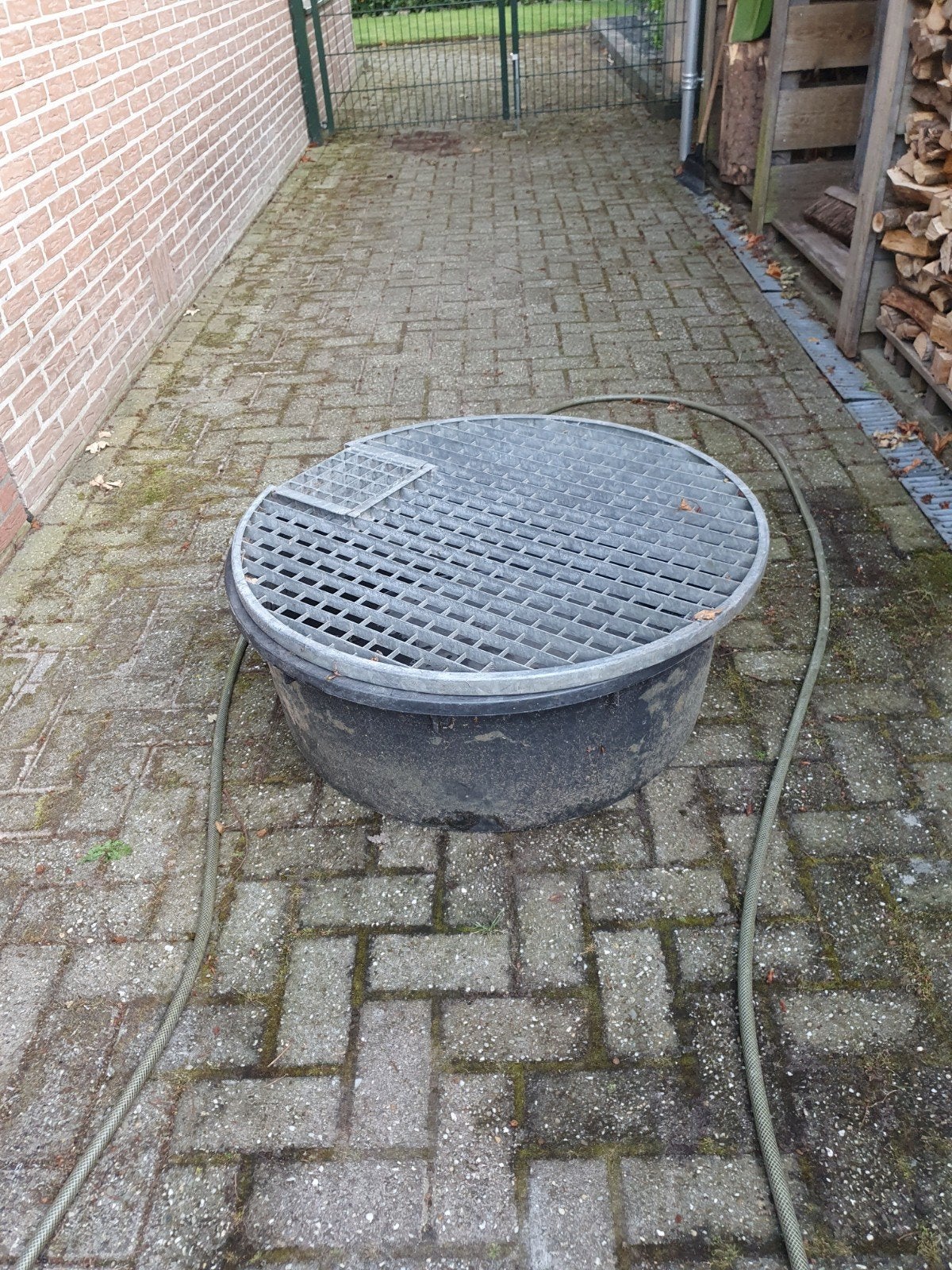 Waterbak en verzinkte rooster 88 cm rond, Ophalen, Gebruikt, Beton, Waterornament