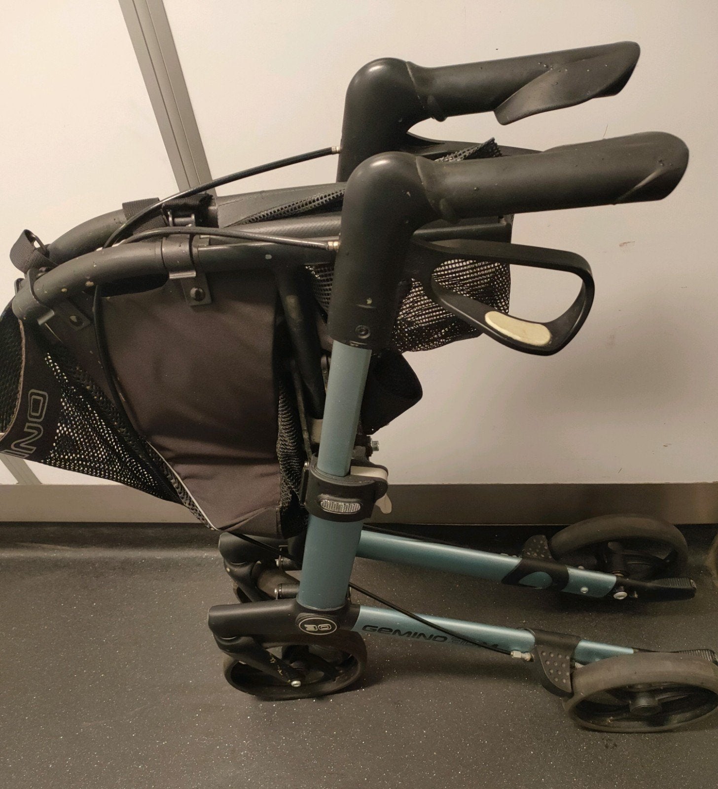 Rollator Gemino 30M Lichtgewicht, Diversen, Ophalen, Opvouwbaar, Zo goed als nieuw
