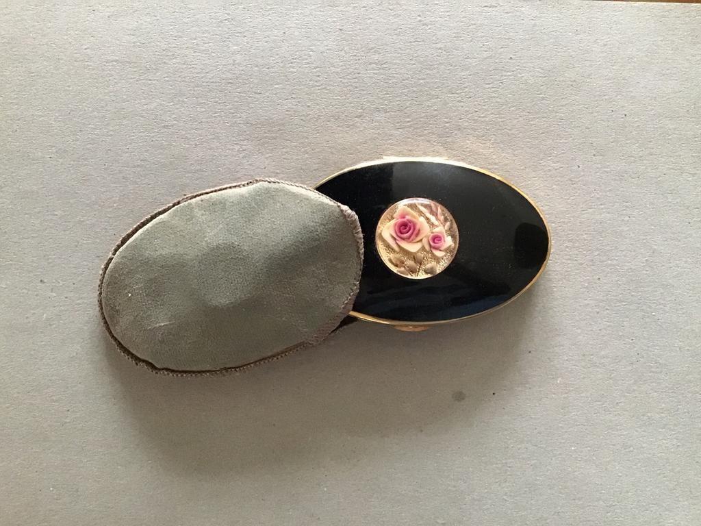Vintage poederdoos Melissa, Sieraden, Tassen en Uiterlijk, Uiterlijk | Cosmetica en Make-up, Ophalen of Verzenden, Zo goed als nieuw