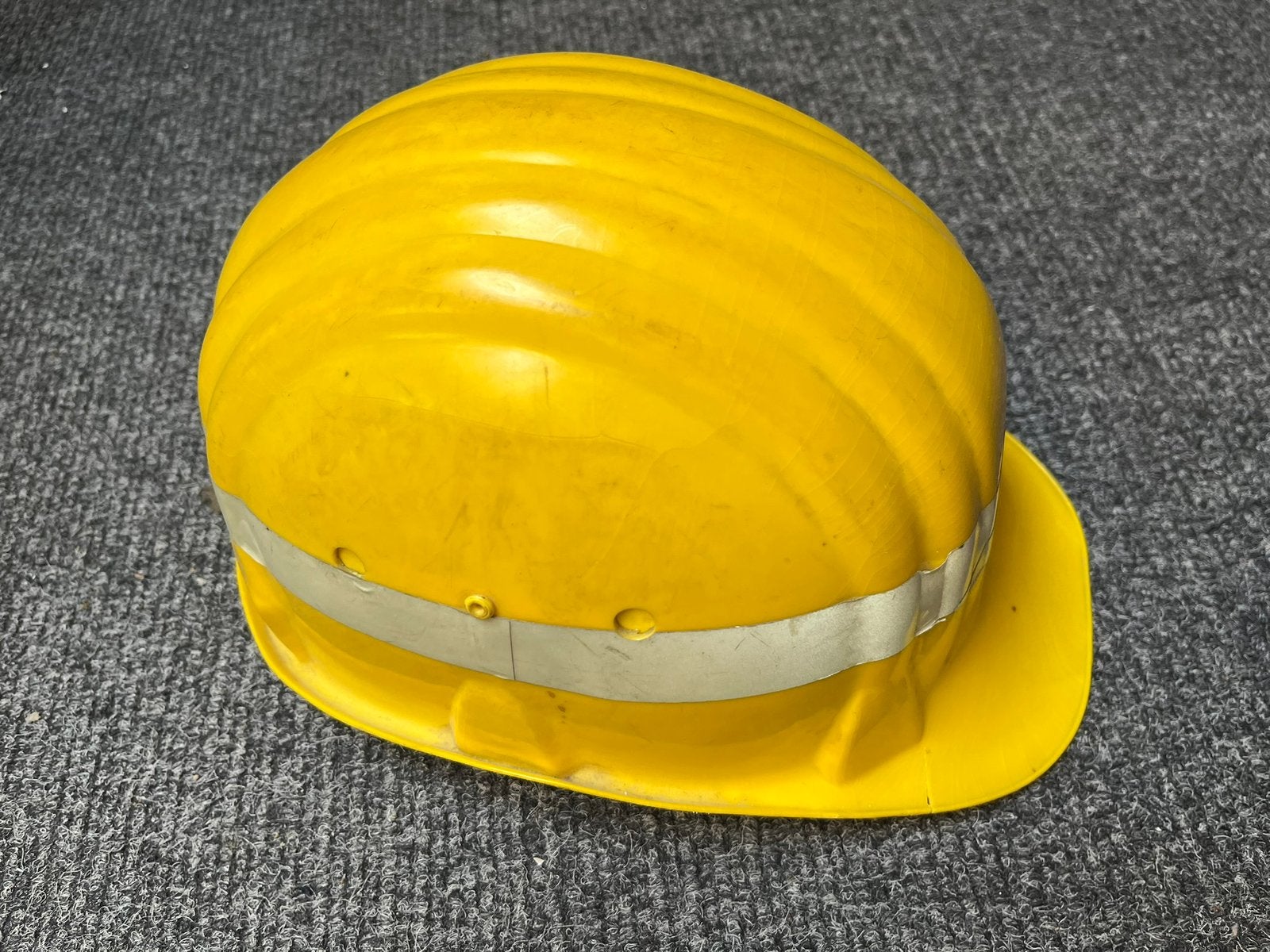 Gele bouwhelm, Ophalen, Gebruikt