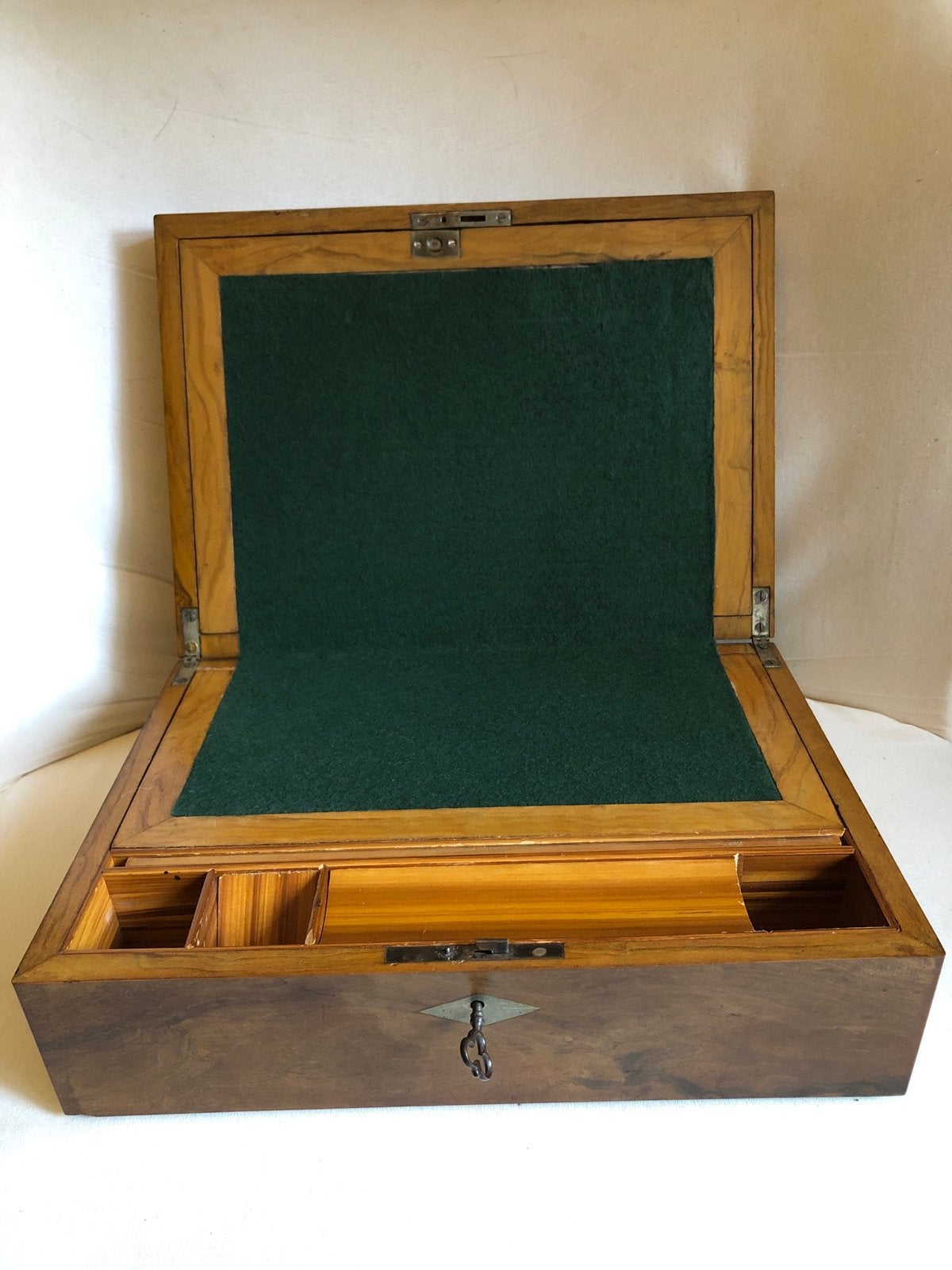 Antieke houten schrijfkist met groen vilt en sleutel, Ophalen