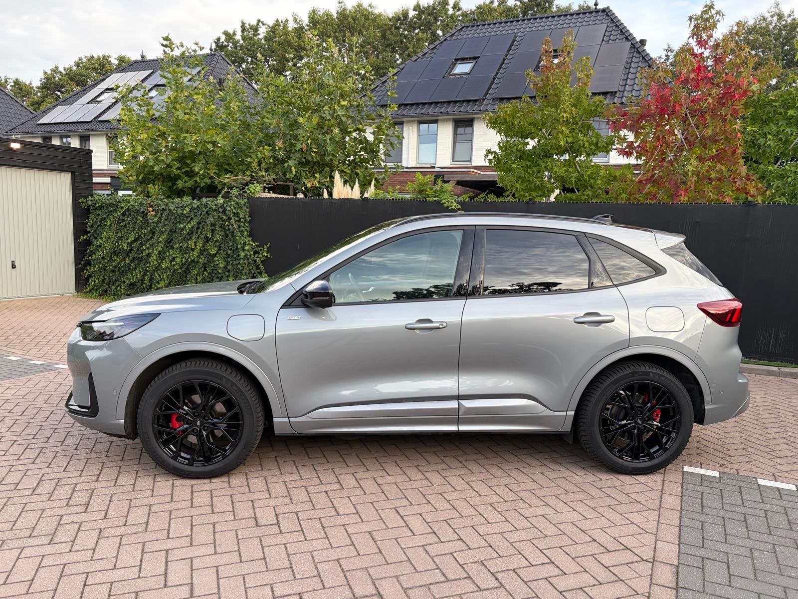 Foto 3 van Ford Kuga 2.5 PHEV St-line X Black Style | Trekhaak | Winter
