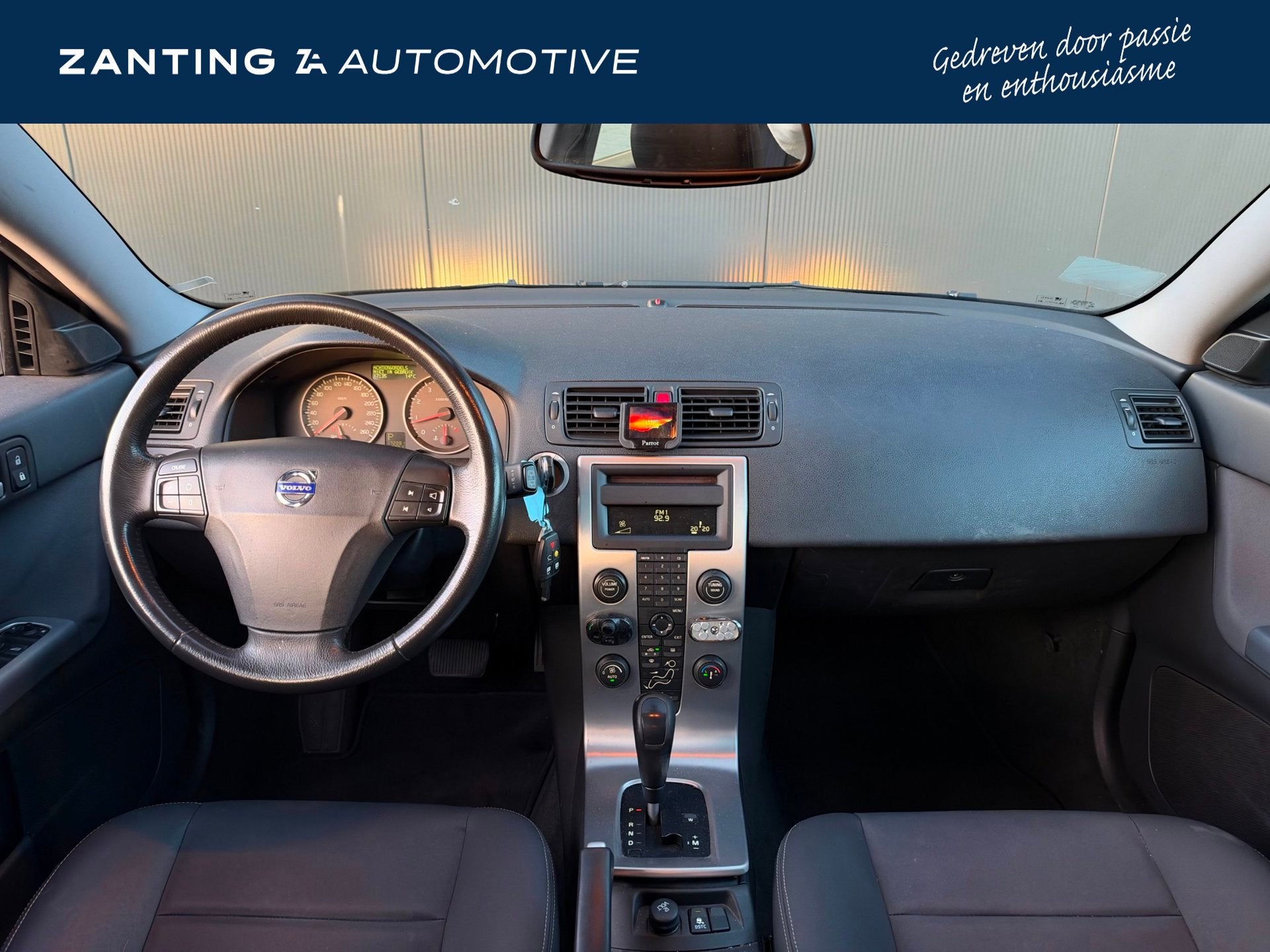 Volvo V50 2.4i 170 PK Momentum | AUTOMAAT | Origineel NL | Z, Gebruikt, Zwart, 700 kg, 2435 cc