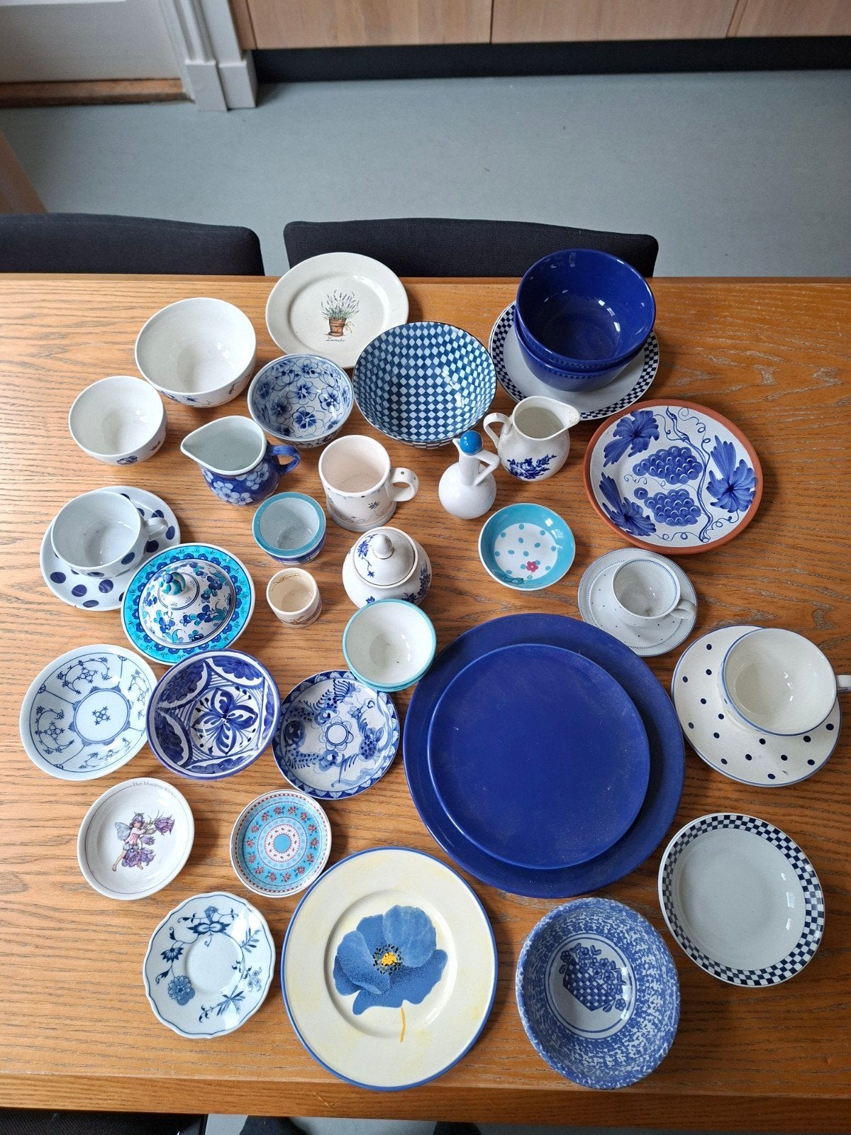 DOOS BLAUW WIT SERVIES, Ophalen of Verzenden