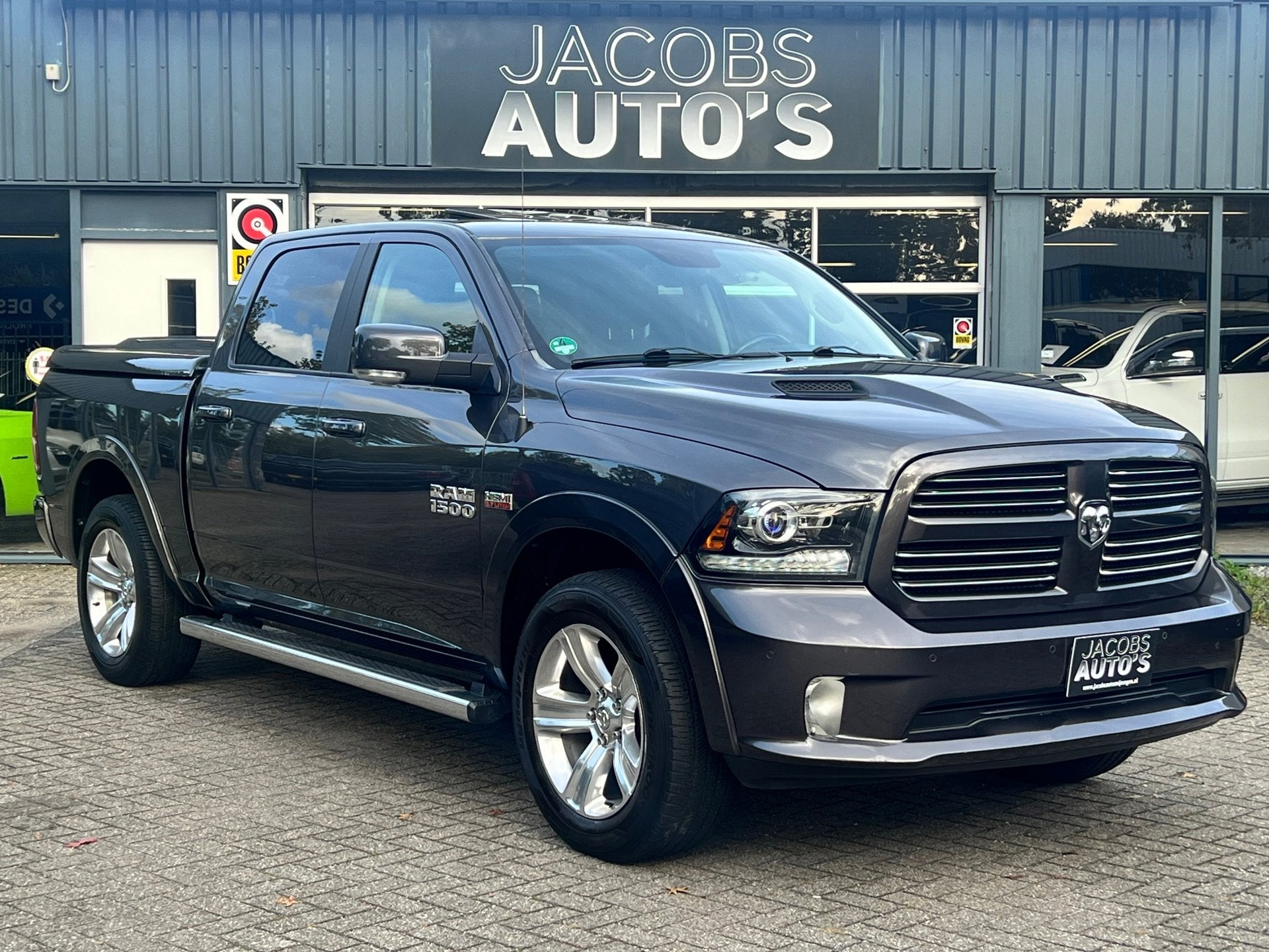 Dodge Ram 1500 5.7 V8 Crew Cab 5'7 sport 4x4, Automaat, Gebruikt, 5654 cc, 2442 kg