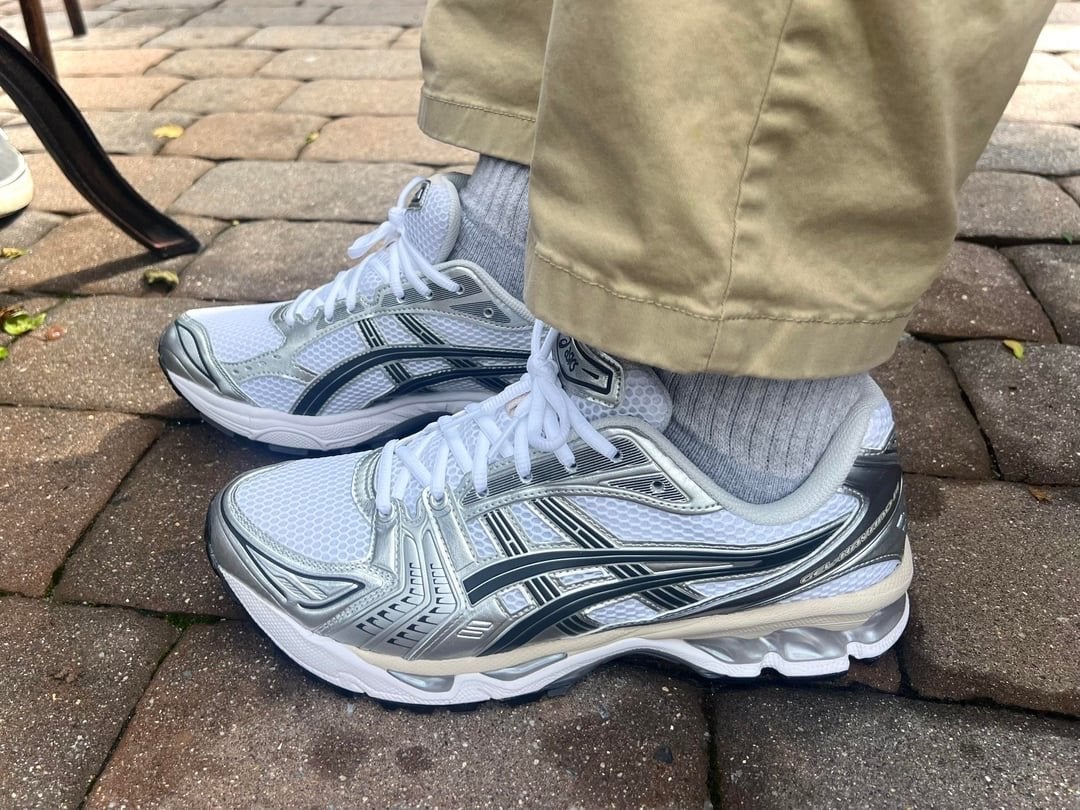 Asics Gel-Kayano 14 Graphite White - Maat 42.5, Kleding | Heren, Schoenen, Verzenden, Zo goed als nieuw, Wit, Sneakers of Gympen