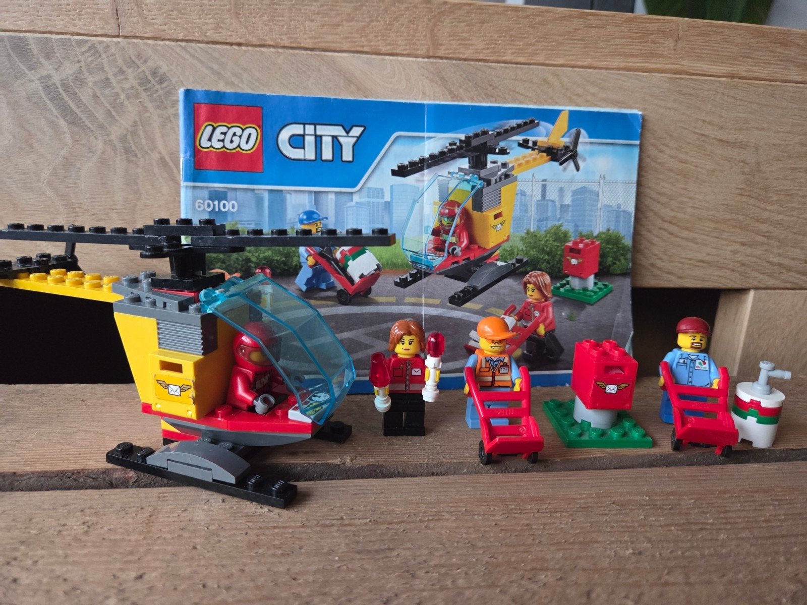 Lego City 60100 Vliegveld Starter set - compleet incl boekje, City, Lego, Ophalen of Verzenden, Zo goed als nieuw