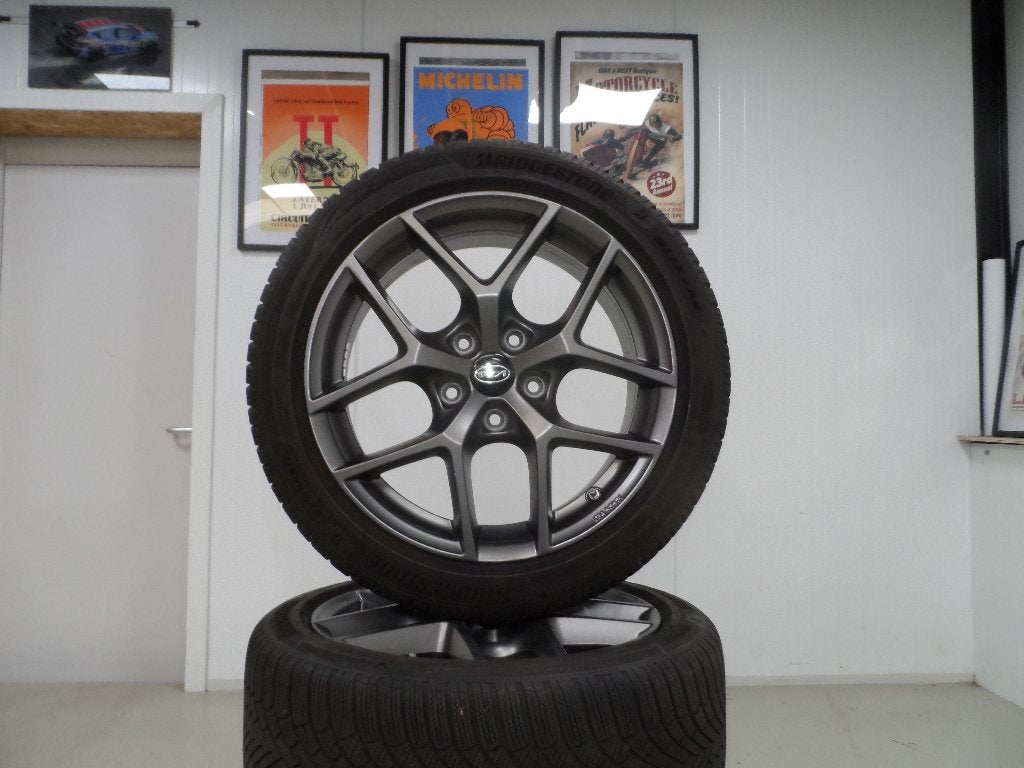17 inch Kia Ceed recent winterbanden set in goede staat, Slowakije, Gebruikt, Banden en Velgen, 17 inch