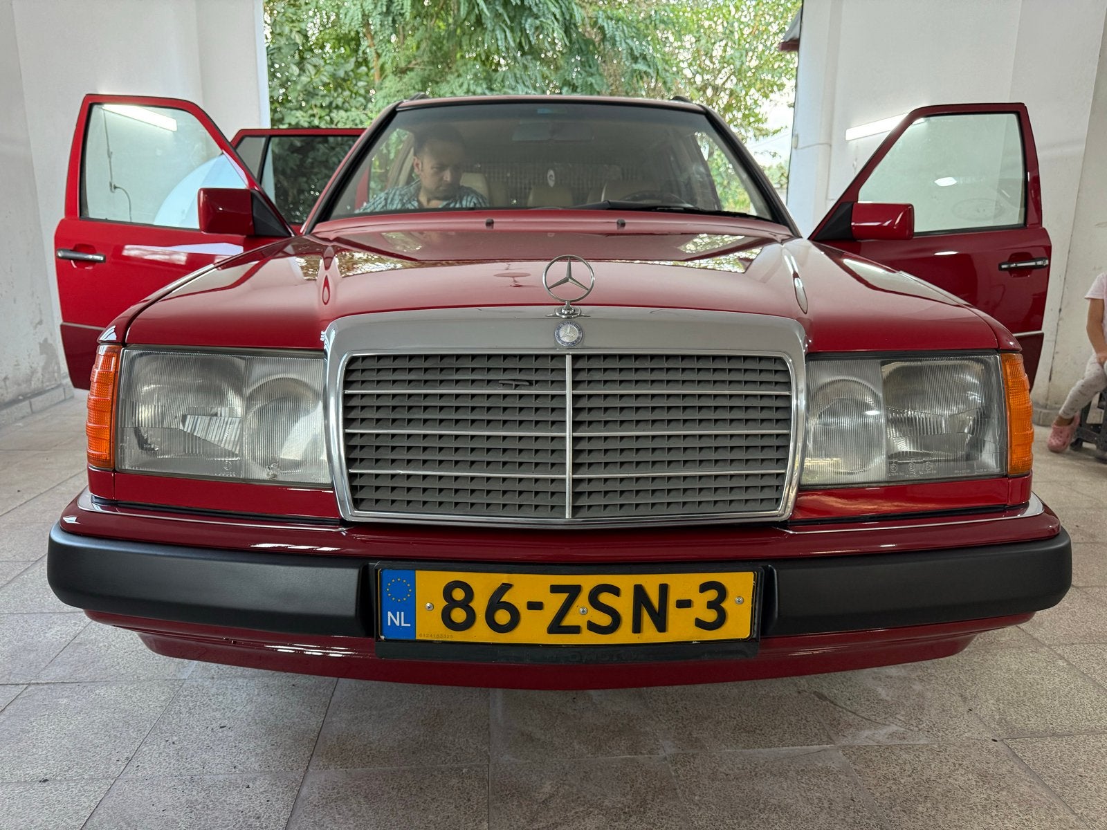 Mercedes-Benz 200-Serie 3.0 300 TD AUT 1991 Rood, Auto's, Automaat, Achterwielaandrijving, 2996 cc, Diesel