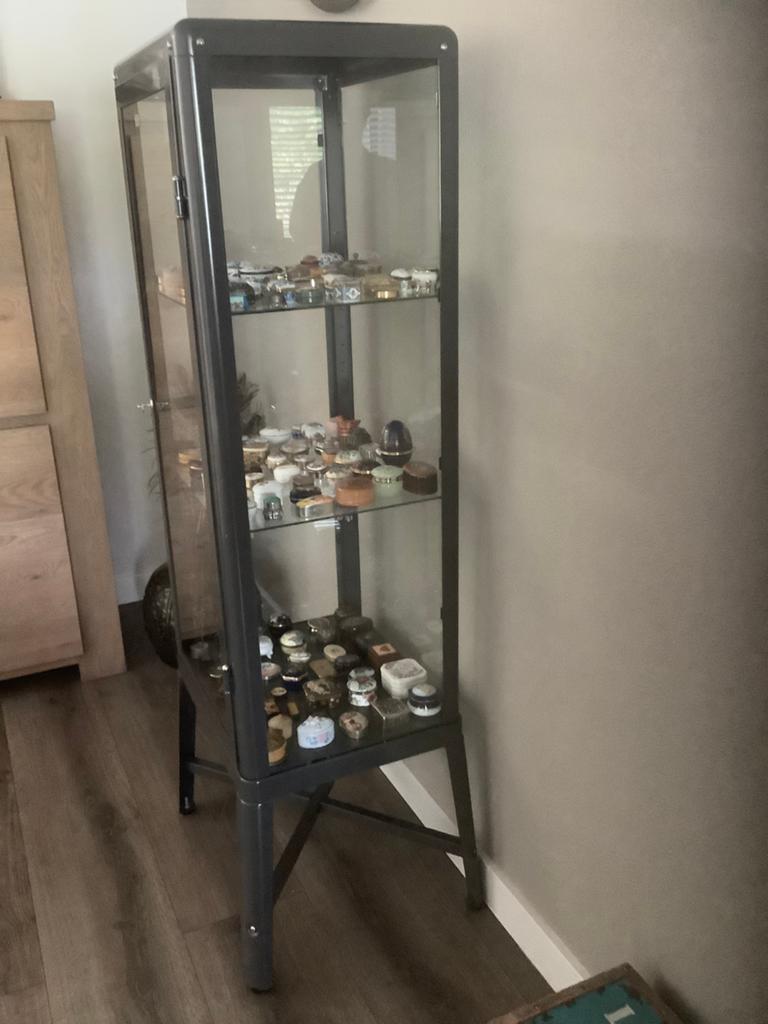 Ikea Fabrikor vitrine kast antraciet, Ophalen, Overige materialen, Gebruikt, 100 tot 150 cm