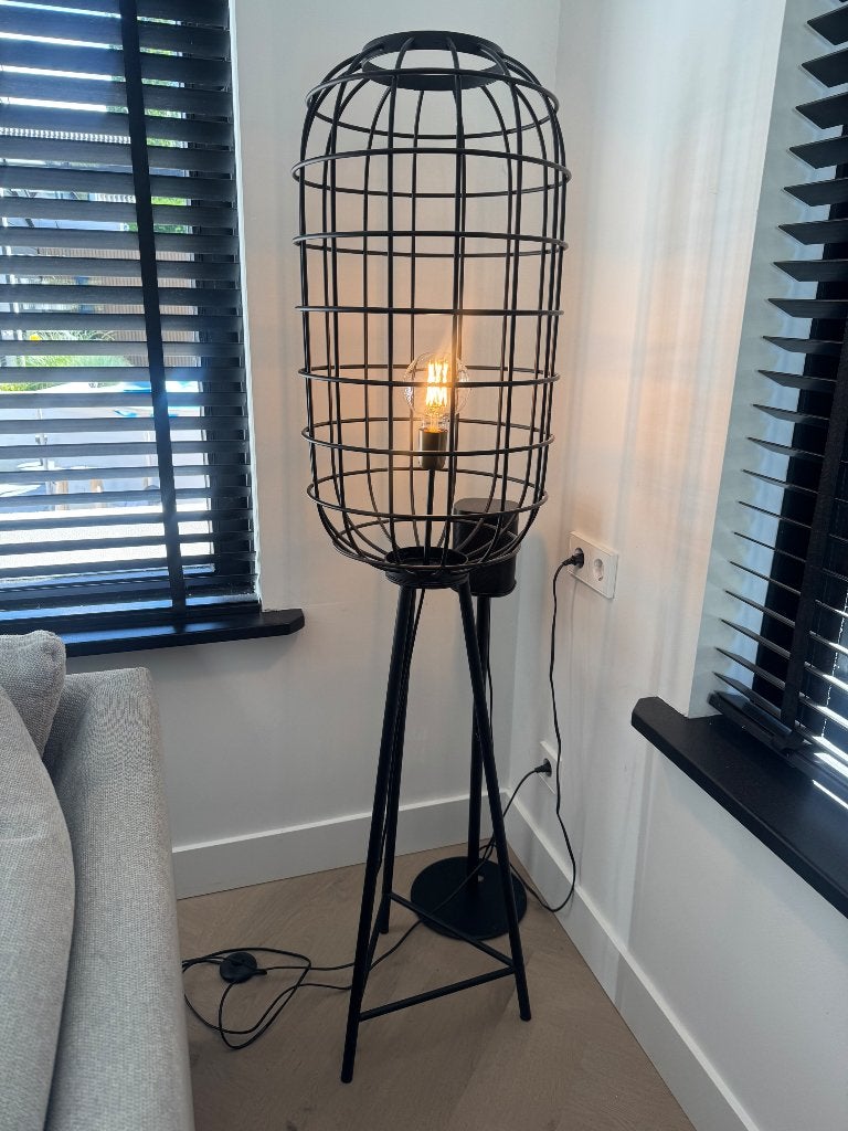 Vloerlamp zwart industrieel, Huis en Inrichting, Lampen | Vloerlampen, Ophalen, E27 (groot), Zo goed als nieuw, Metaal