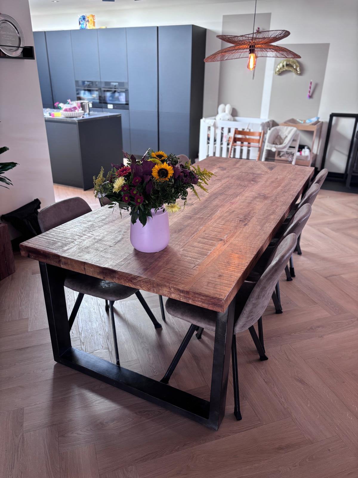 Mango houten tafel met 8 stoelen 240-100-77, Huis en Inrichting, Ophalen, 100 tot 150 cm, 200 cm of meer, Zo goed als nieuw