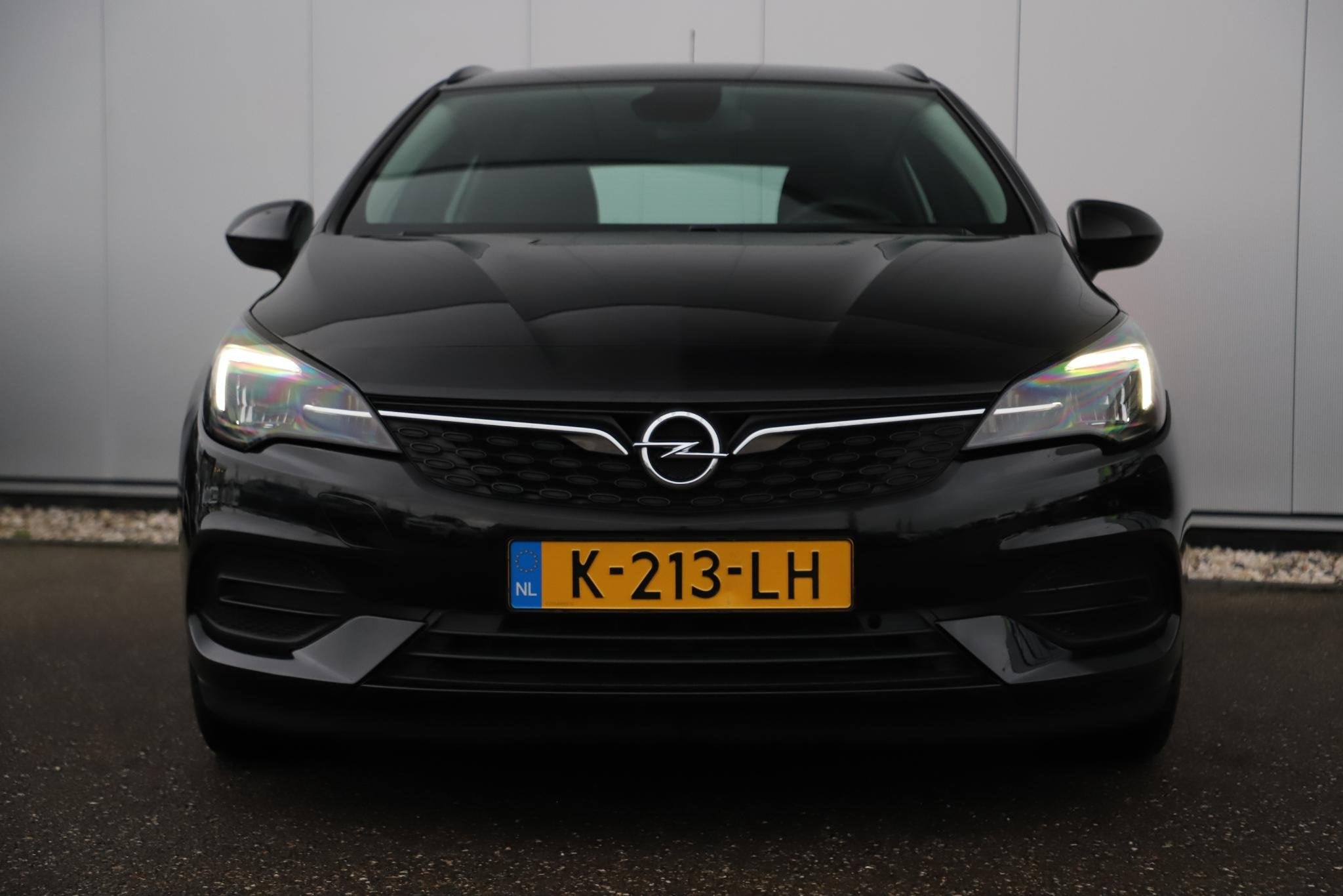 Opel Astra Sports Tourer 1.2 Edition 110PK LMV LED Navigatie, Auto's, Opel, Voorwielaandrijving, Stof, Gebruikt, 1199 cc