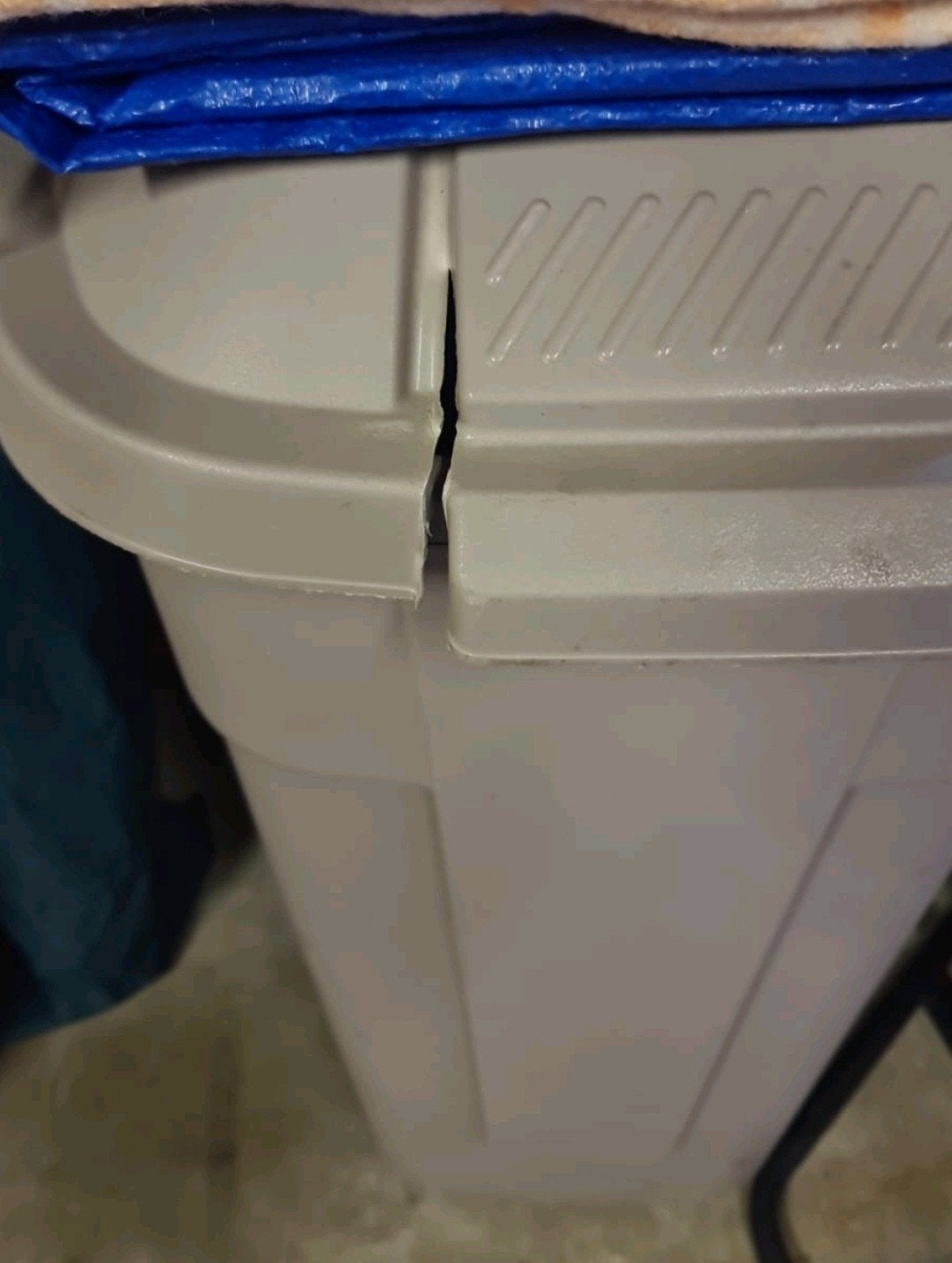 Grijze afvalcontainer op wielen, 83 cm hoog, Ophalen, Kunststof, Gebruikt, Onbekend