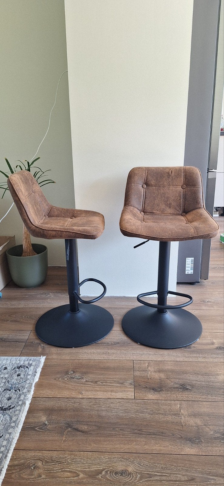 Barkrukken 2 stuks, 1 kruk, Ophalen, Zo goed als nieuw, 60 tot 90 cm