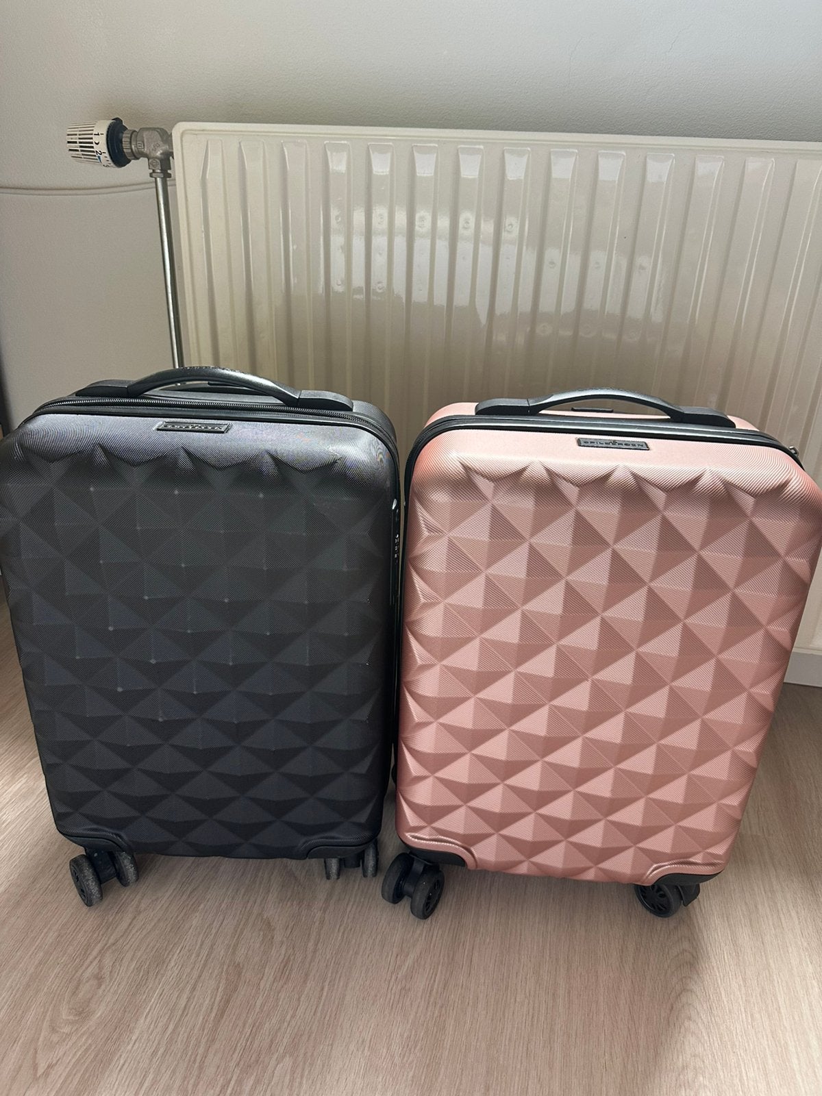 Twee handbagage koffers, Sieraden, Tassen en Uiterlijk, Koffers, Ophalen, Gebruikt, 50 tot 60 cm, Hard kunststof
