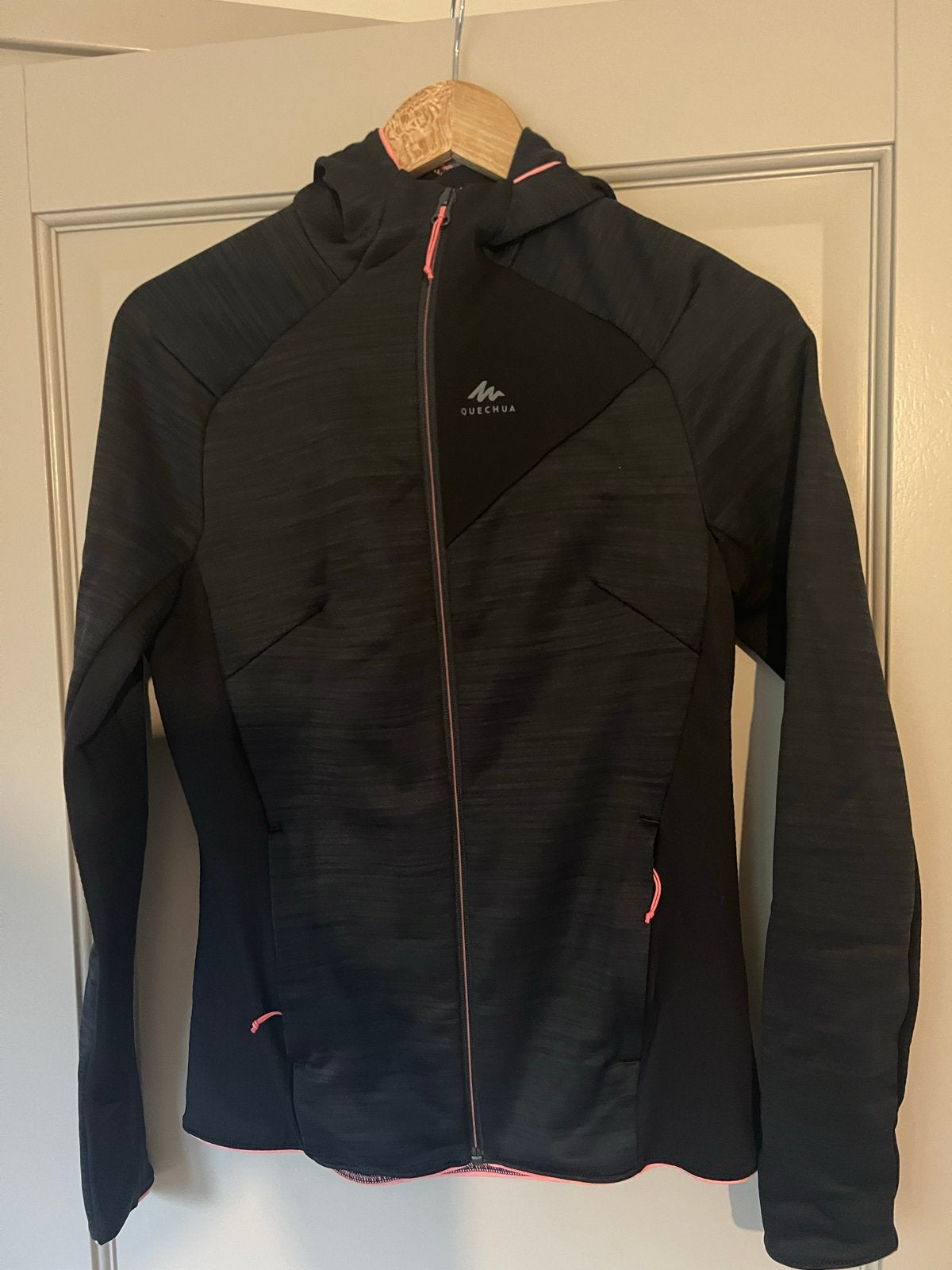 Dames Sportvest - Zwart met roze accenten - maat M, Maat 38/40 (M), Zwart, Ophalen of Verzenden, Zo goed als nieuw