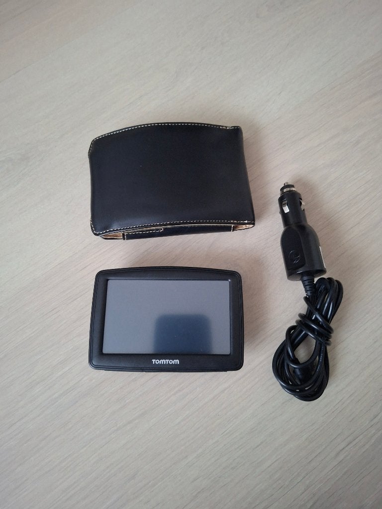 TomTom navigatiesysteem met oplader en hoesje, Ophalen of Verzenden, Gebruikt