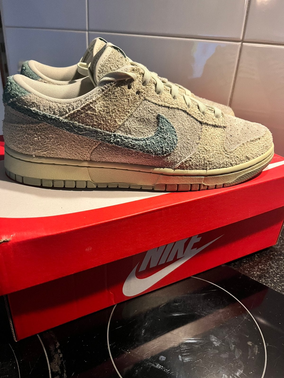 Nike Dunk Low Aura Olive 44 DS, Kleding | Heren, Schoenen, Ophalen of Verzenden, Nieuw, Overige kleuren