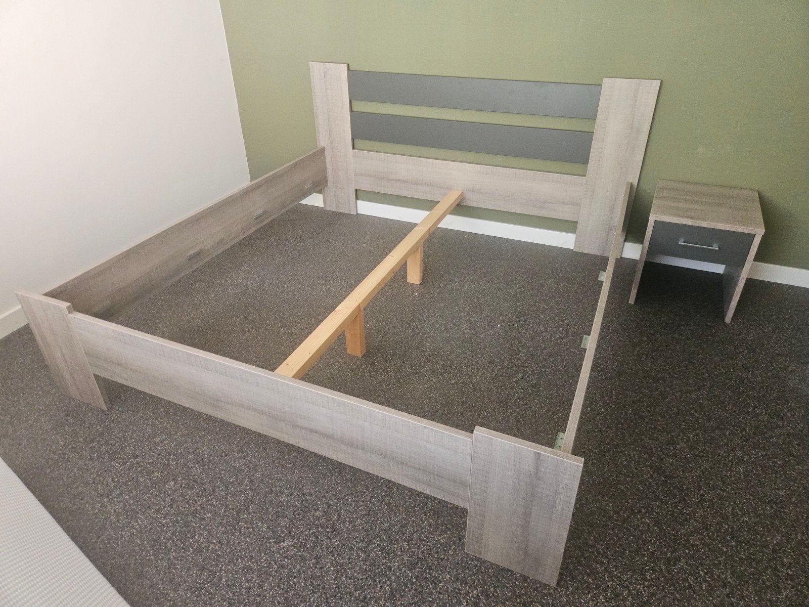 Tweepersoons bedframe 180x200 + nachtkastje | Nette staat, Ophalen, Gebruikt, Overige kleuren, Tweepersoons