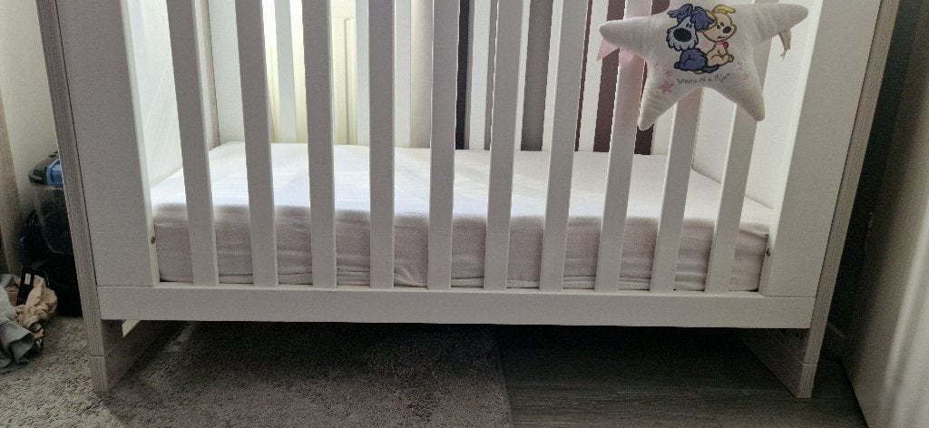 Foto 3 van Complete babykamer TWF: ledikant, commode en kledingkast