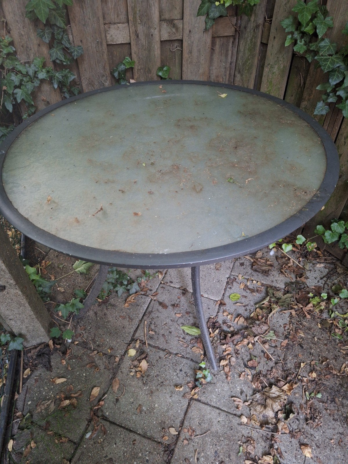 Gratis tuintafel, Ophalen, Gebruikt, Rond, Overige materialen