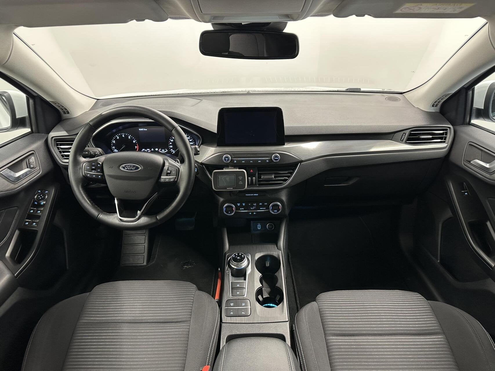 Ford Focus 1.0 EcoBoost Titanium Business NAVI CRUISE LM ECC, Auto's, Parkeerassistent, Gebruikt, Euro 6, Wit