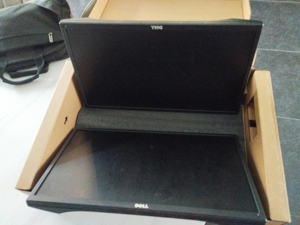2 stuks HP Series 7 Pro 724pn 24-inch WUXGA Monitor, Computers en Software, Monitoren, Ophalen of Verzenden, Zo goed als nieuw